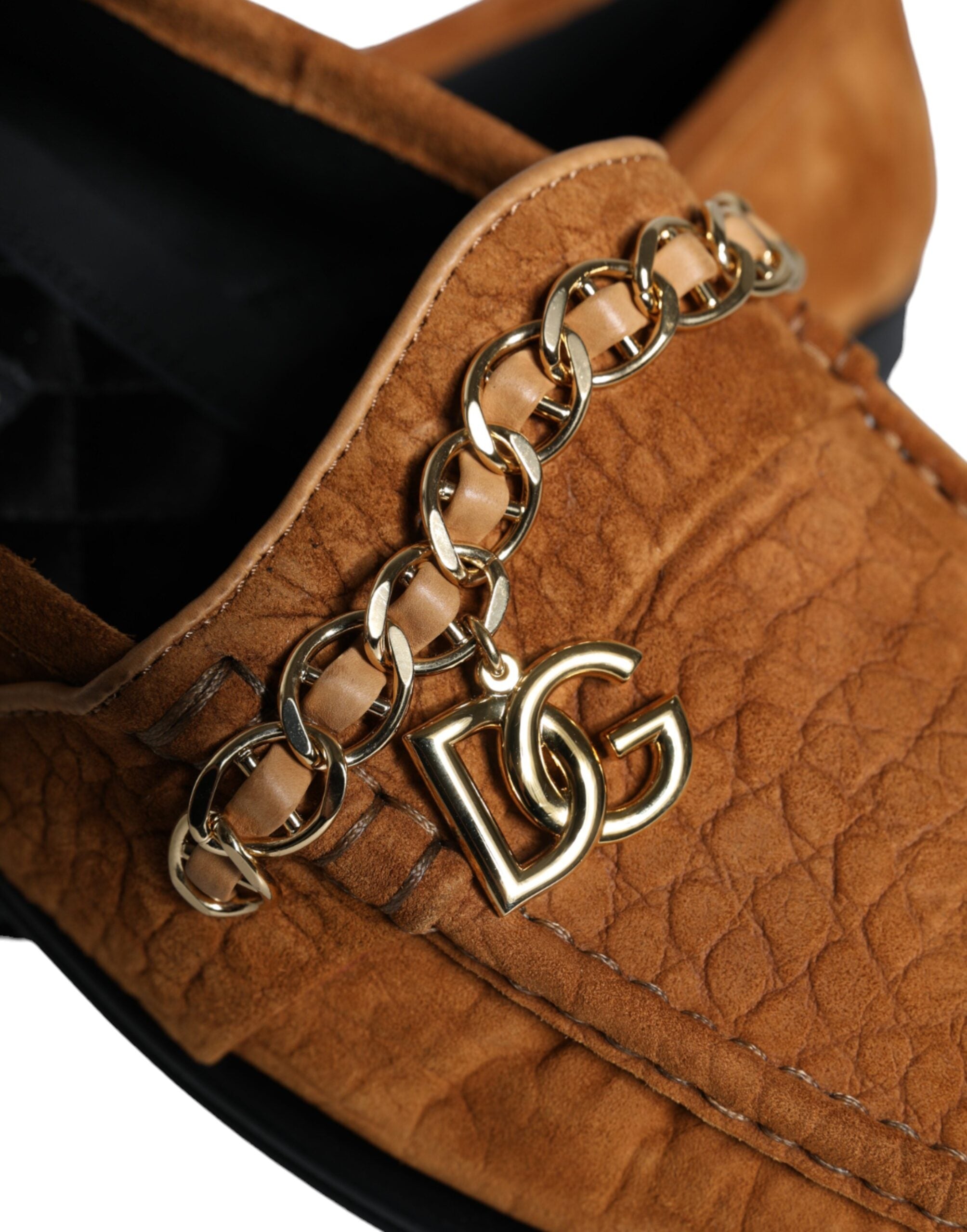 Mocassins Dolce & Gabbana en velours marron avec logo en cuir, chaussons slip-on élégants pour homme.