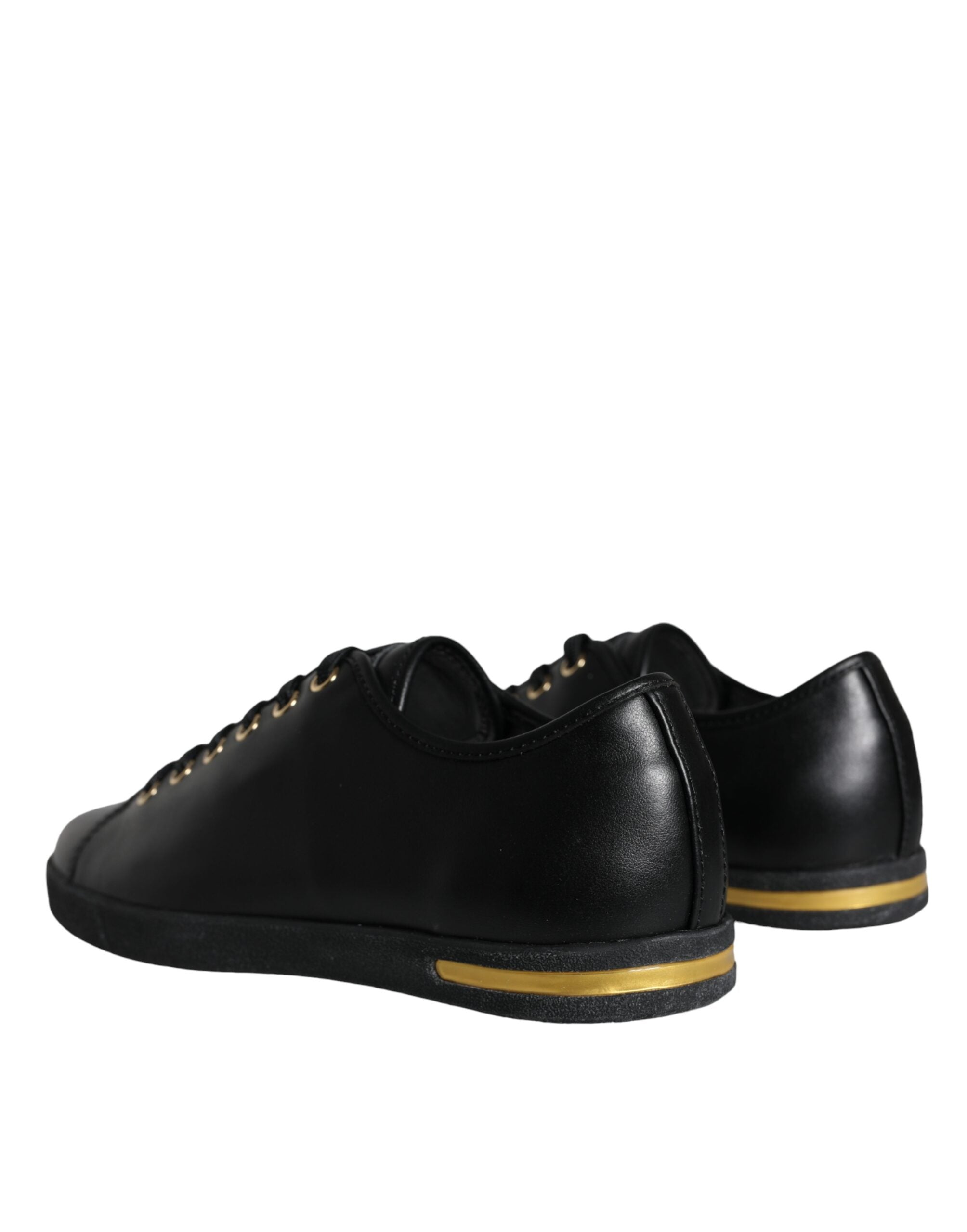 Chaussures sneakers classiques Dolce & Gabbana en cuir noir et or, vue en gros plan, détails des matériaux et design élégant.