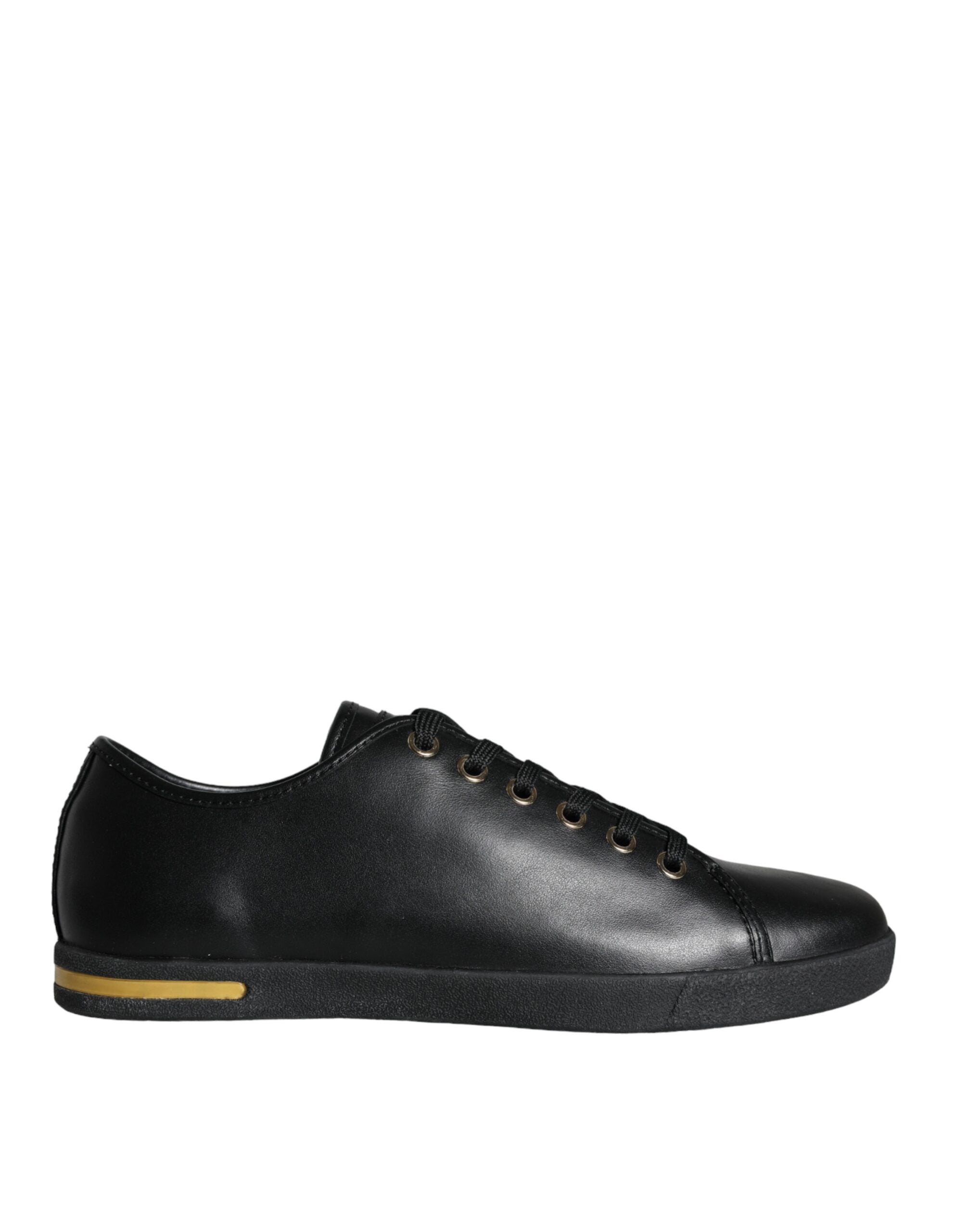 Chaussures sneakers classiques Dolce & Gabbana en cuir noir avec détails dorés, vues de face avec lacets et semelle visible.
