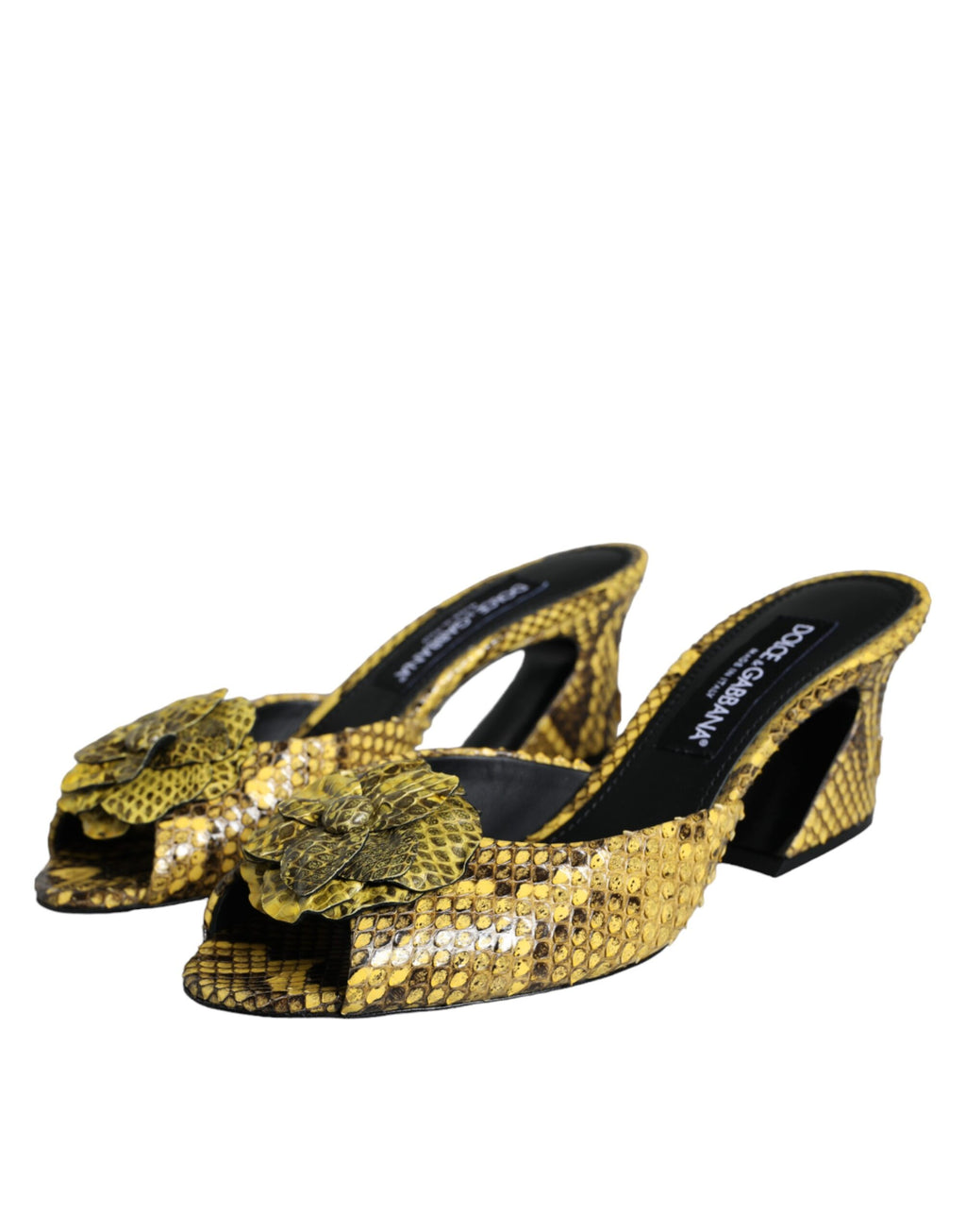 Sandales à talons blocs en cuir jaune Dolce & Gabbana, ouvertes avec bride, chaussures élégantes et modernes.