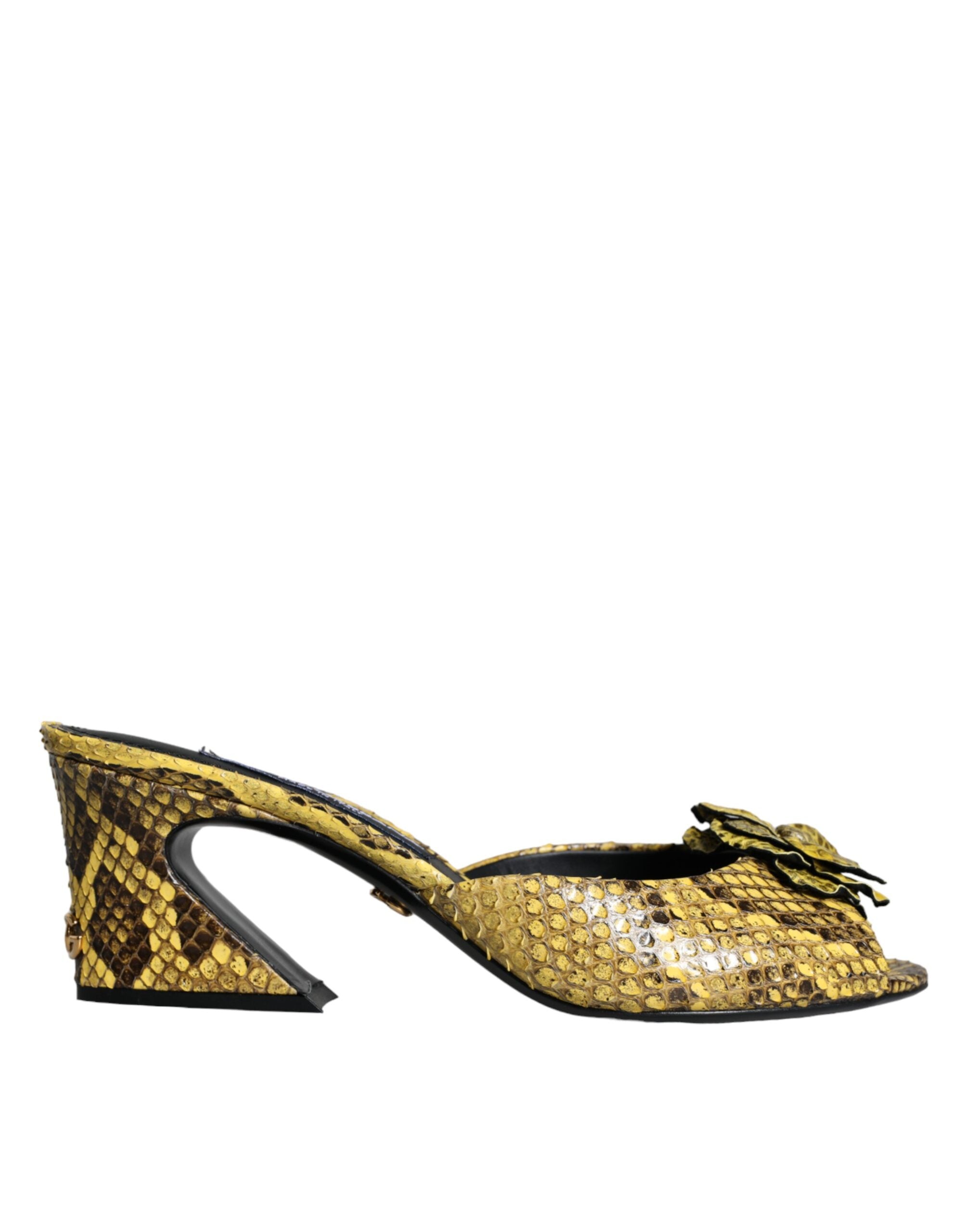 Sandales Dolce & Gabbana en cuir jaune à talons bloc, chaussures élégantes avec semelles en cuir et design moderne.
