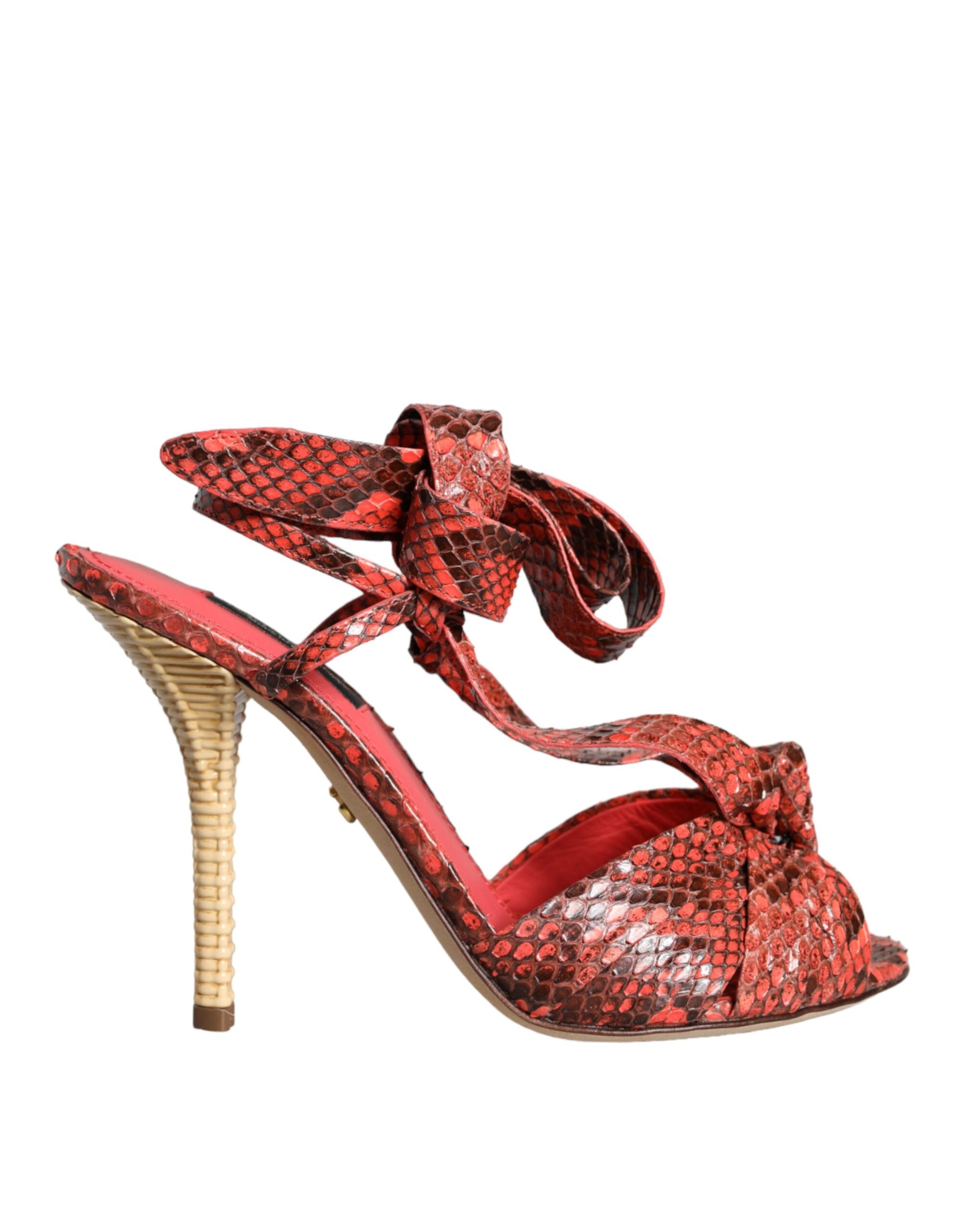 Sandales à talons Dolce & Gabbana en cuir exotique corail, élégantes chaussures à semelle haute.
