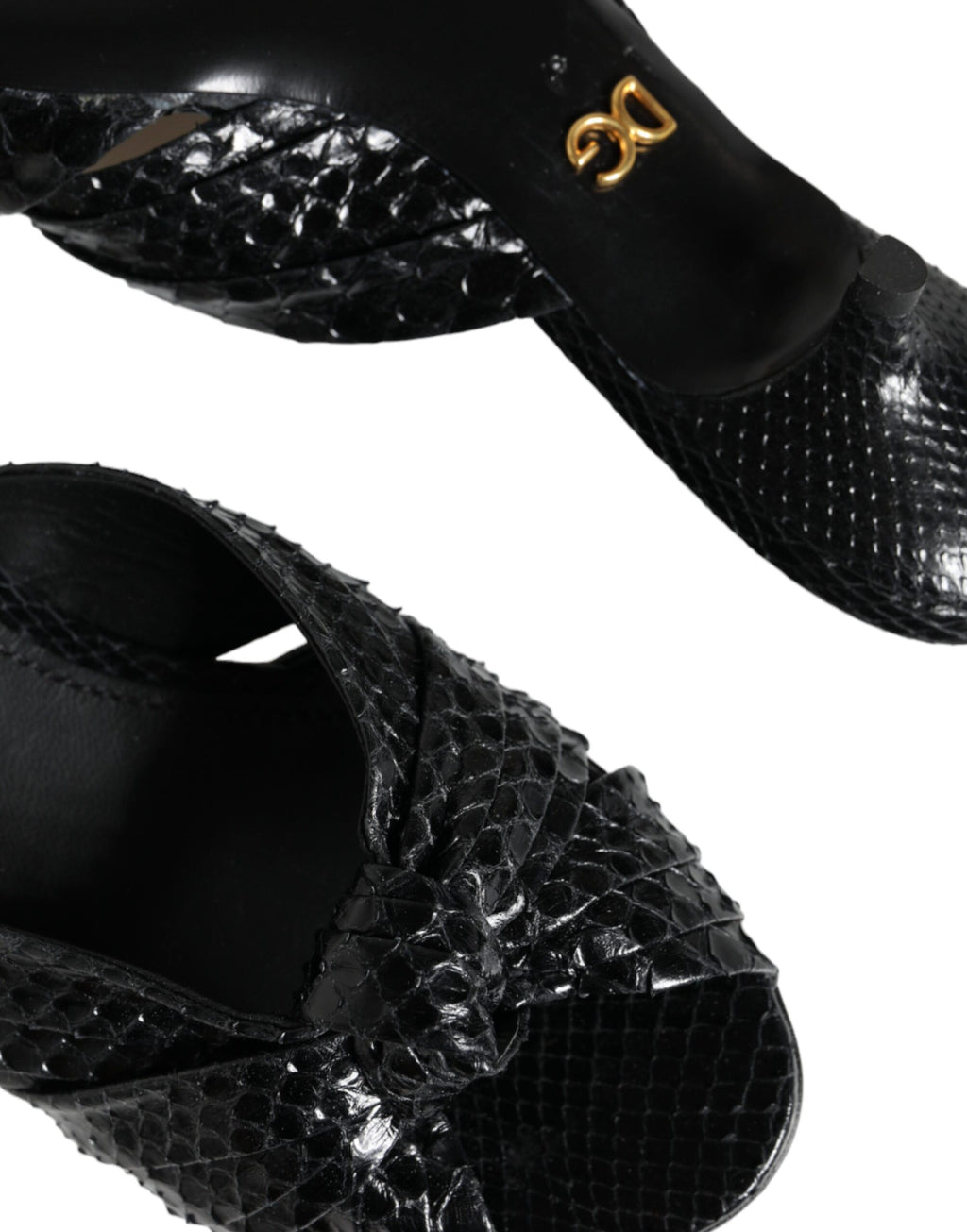 Sandales à talons en cuir noir Dolce & Gabbana, chaussures élégantes avec semelle ouverte et design chic.