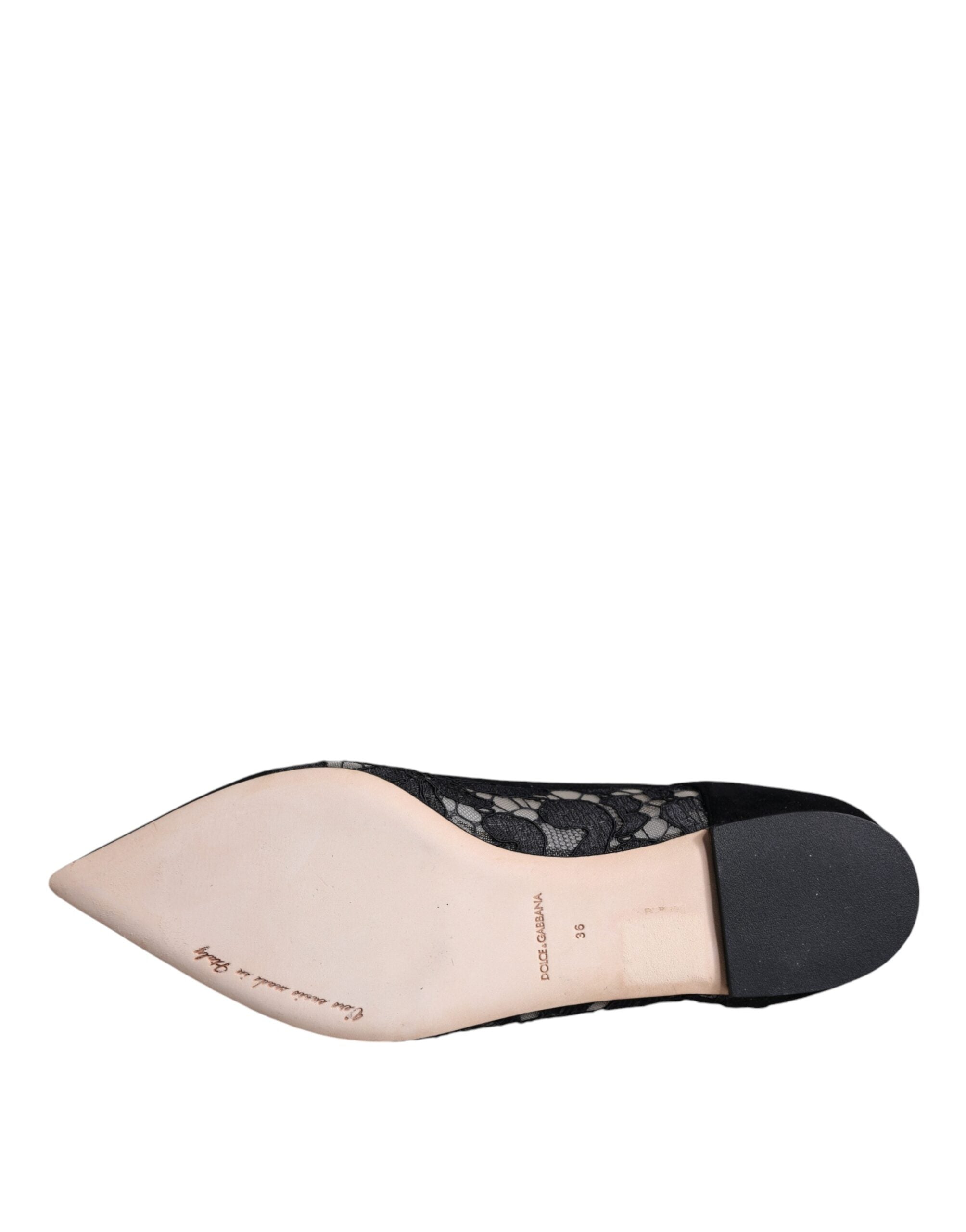 Chaussures plates Dolce & Gabbana Taormina Bellucci en dentelle noire, élégantes et confortables pour femmes.