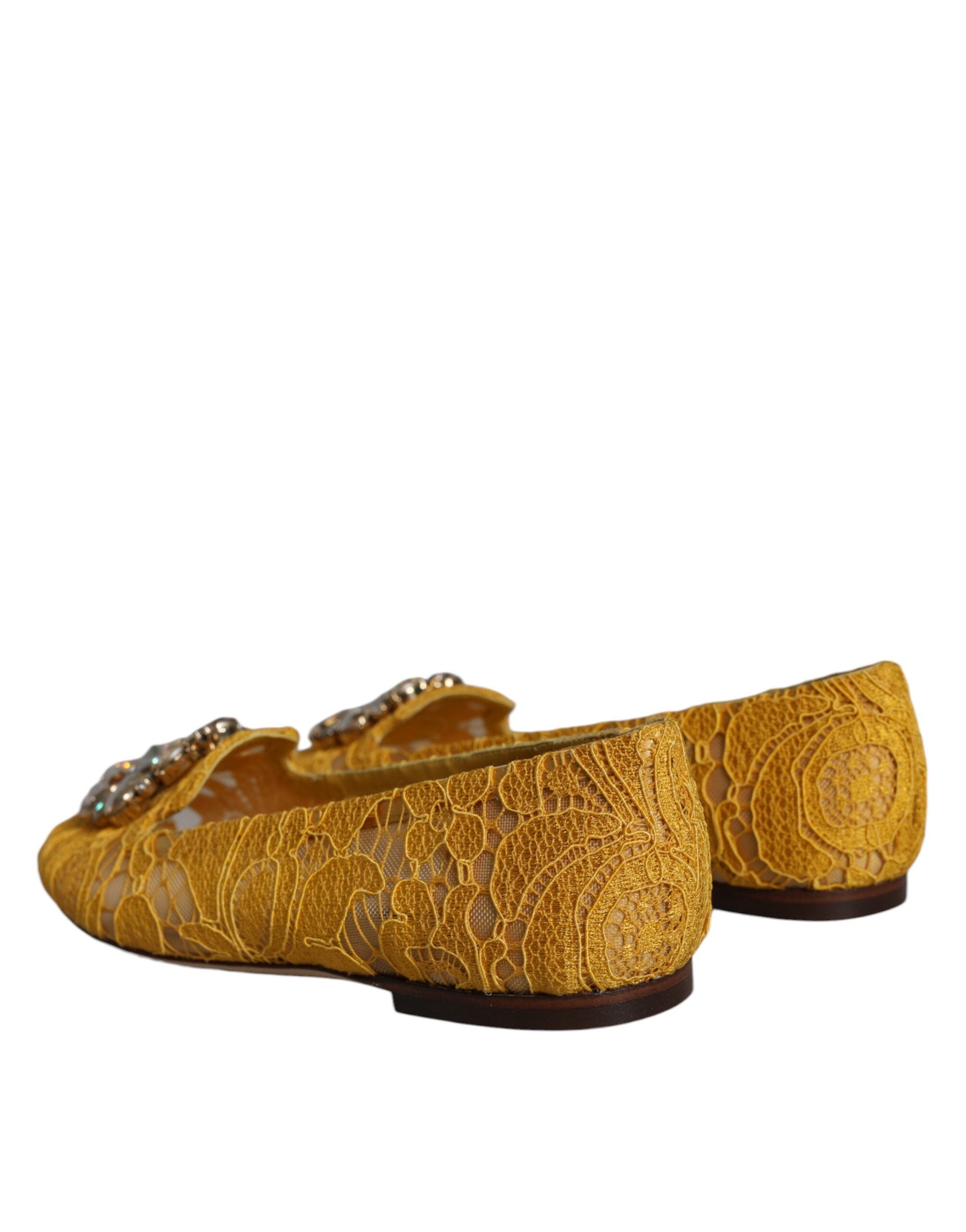 Chaussures ballerines Dolce & Gabbana en dentelle jaune moutarde avec cristaux, mocassins élégants en cuir.