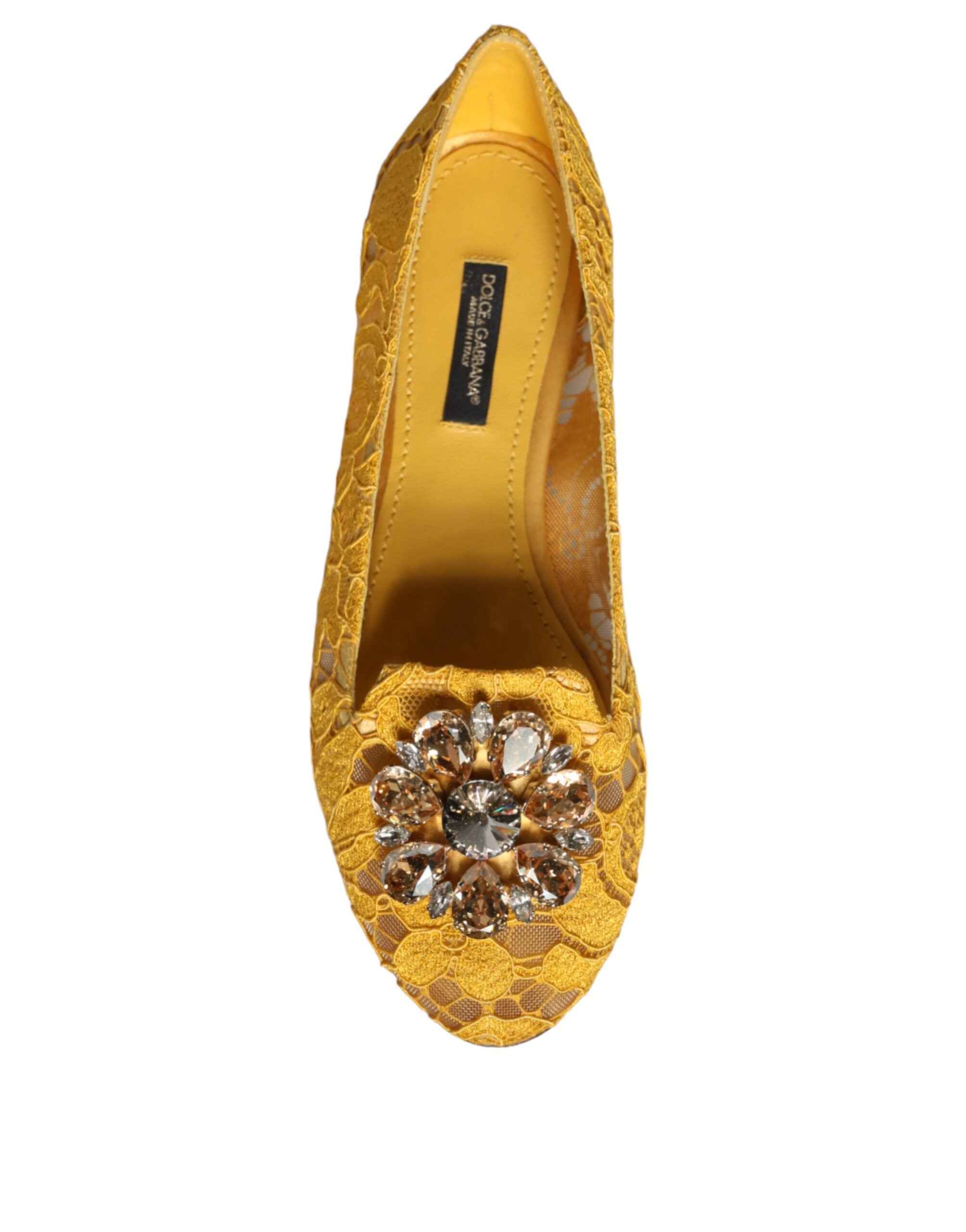 Chaussures ballerines Dolce & Gabbana en dentelle jaune moutarde avec cristaux, style élégant et sophistiqué.