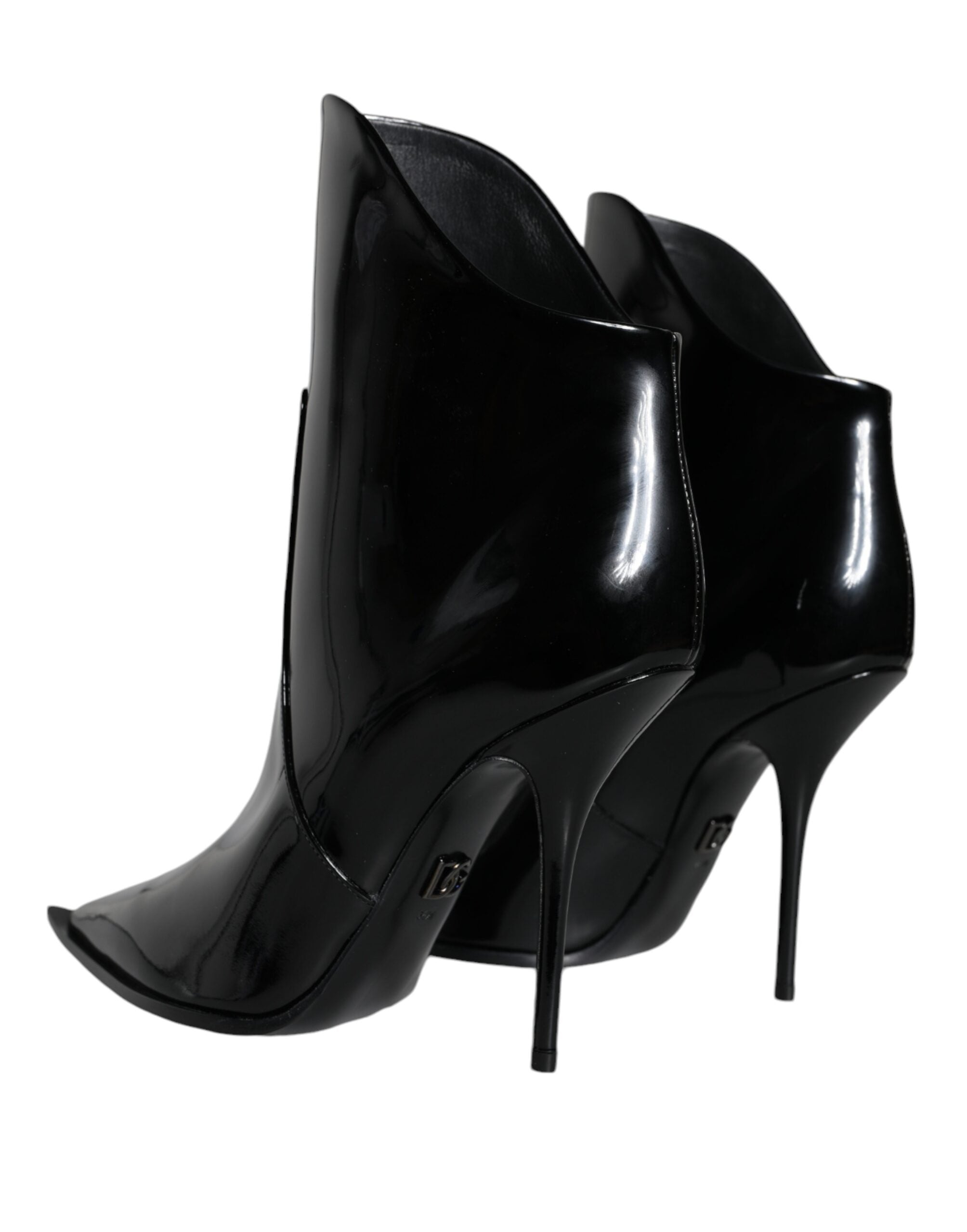 Bottes noires en cuir verni à talon pointu pour ankle par Dolce & Gabbana, chaussures élégantes et modernes.