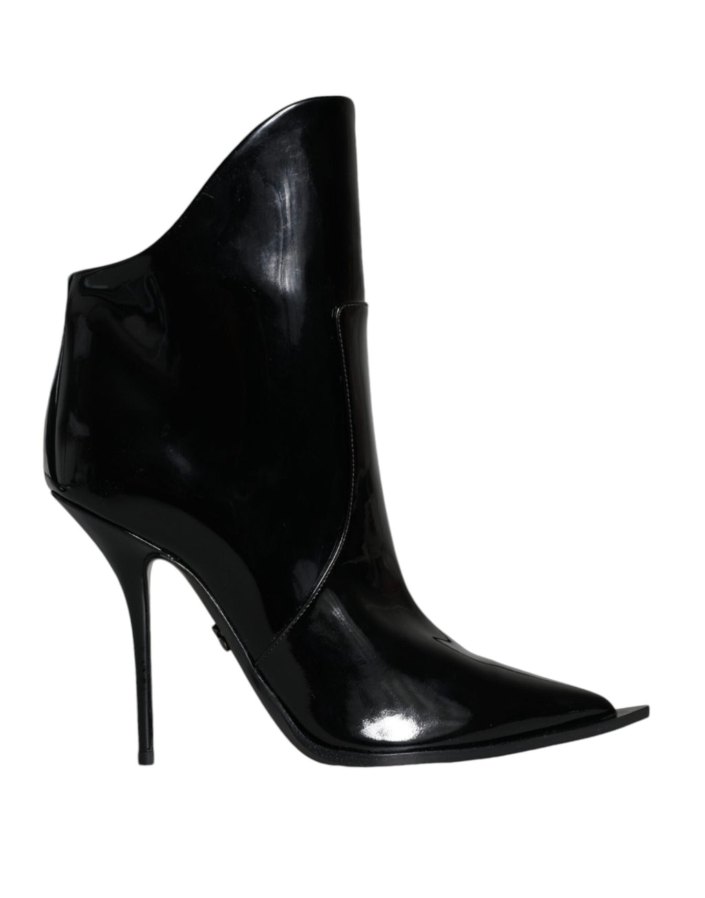 Bottes à talon aigu en cuir verni noir de Dolce & Gabbana, chaussures à la pointe pour ankle élégantes et sophistiquées.