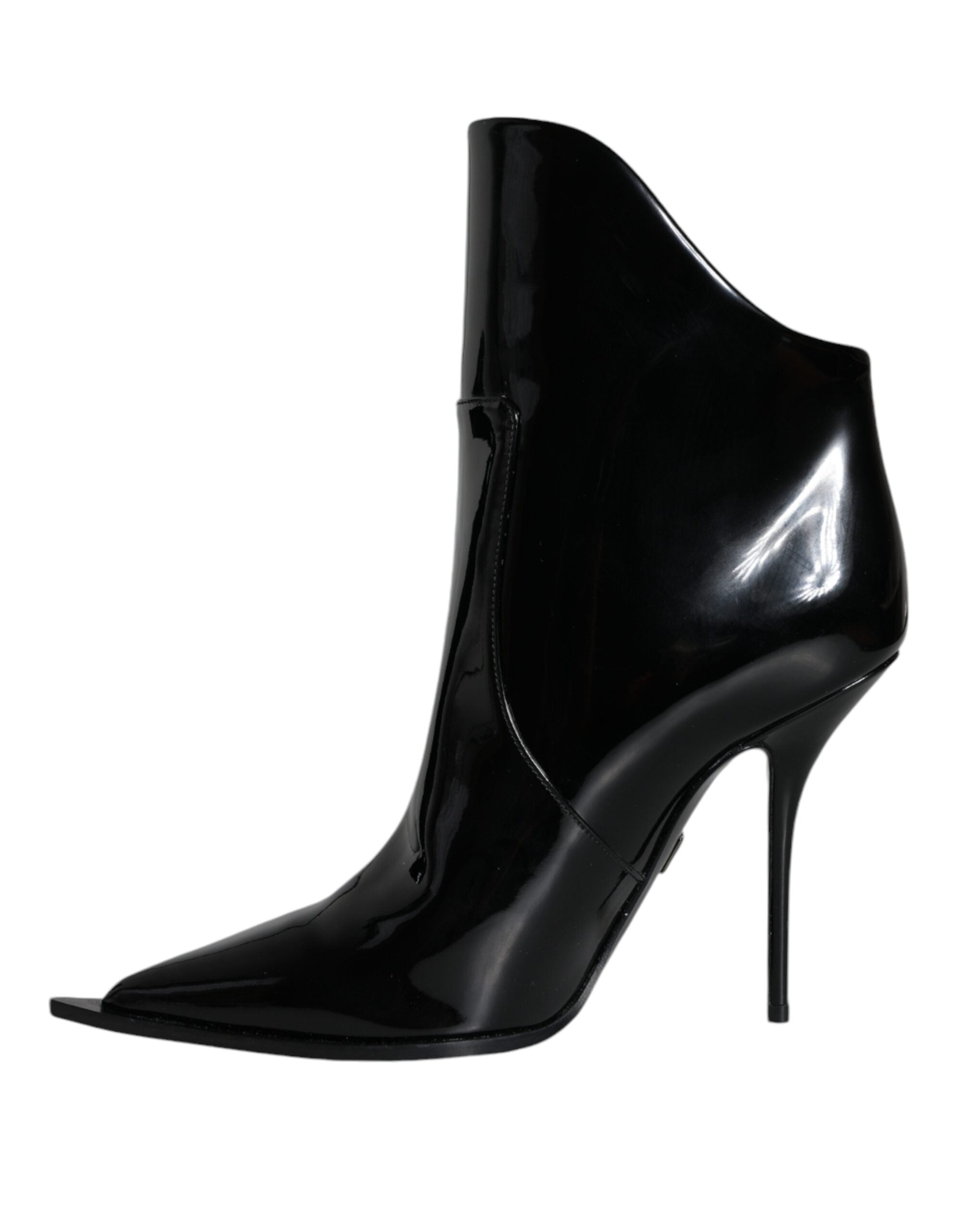 Bottes à talon aigu en cuir verni noir de Dolce & Gabbana, pointues et élégantes pour la cheville.