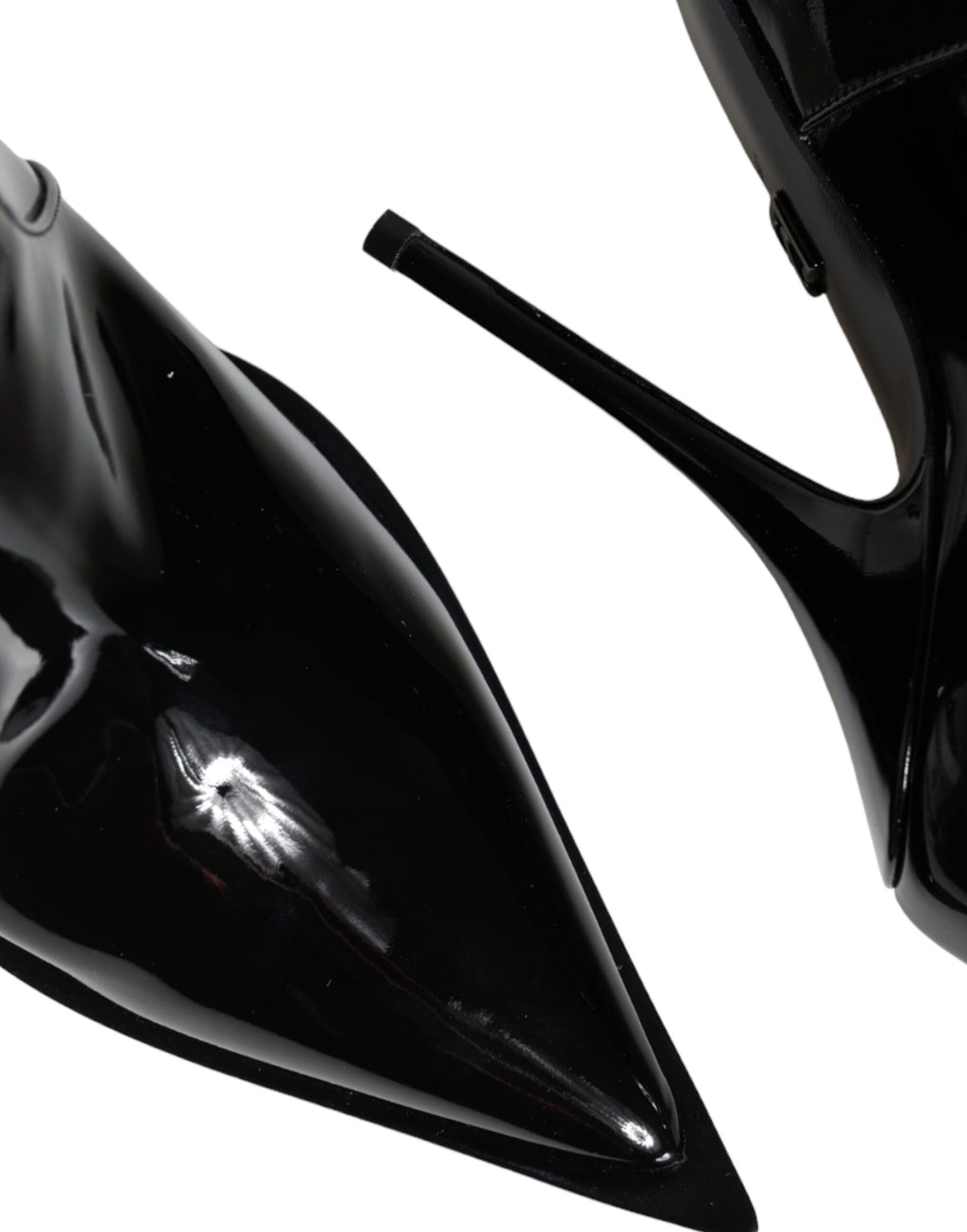 Bottes noires en cuir verni à bout pointu de la marque Dolce & Gabbana, bottines élégantes pour femmes.