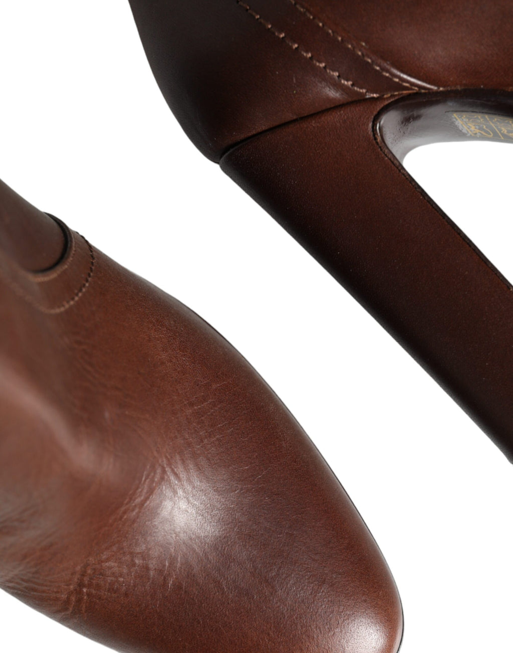 Chaussures Dolce & Gabbana à talons en cuir marron, bottes mi-mollet élégantes et sophistiquées, vues de face.