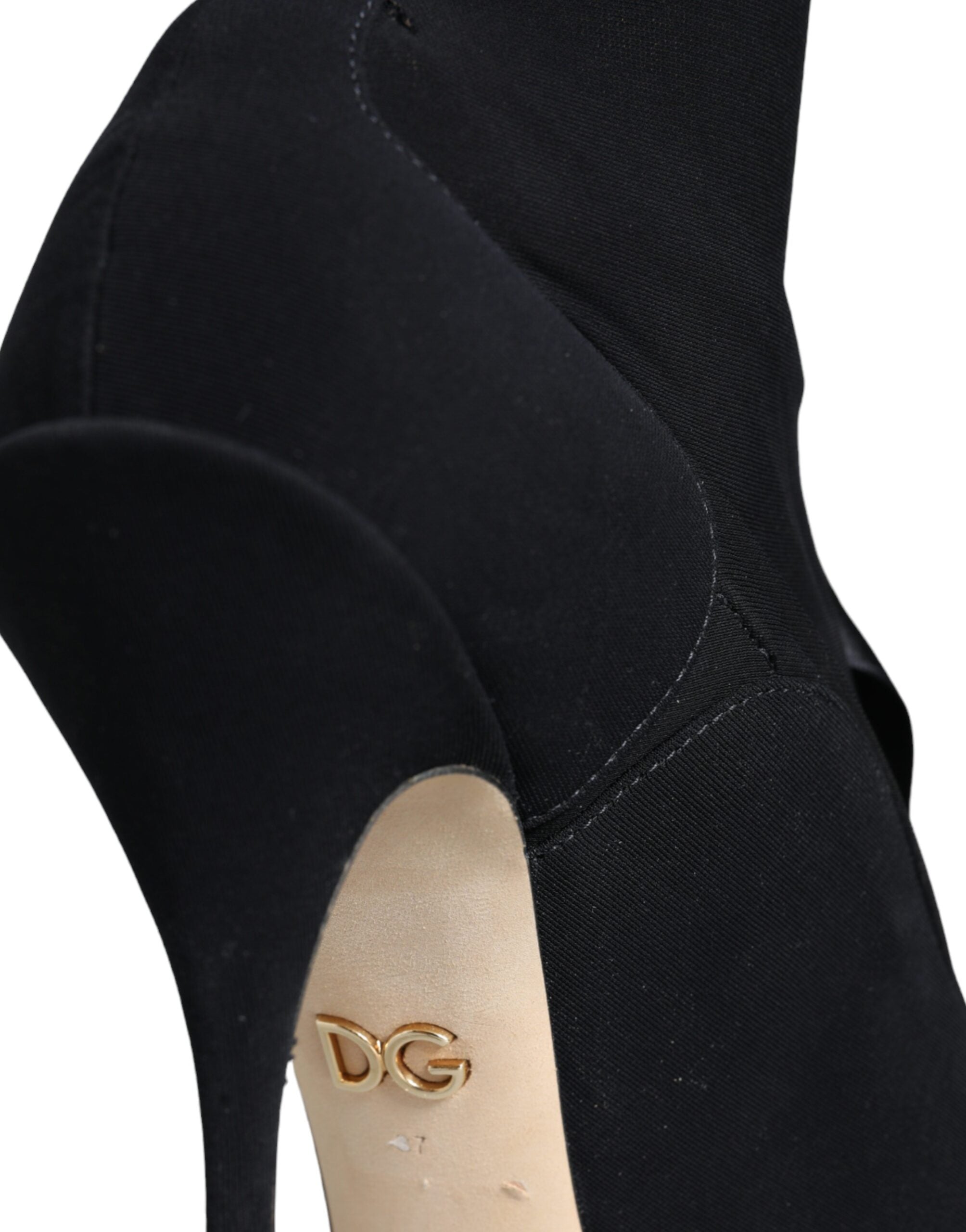 Chaussures Dolce & Gabbana, bottines noires à talons stilettos, mi-mollet, élégantes et sophistiquées.