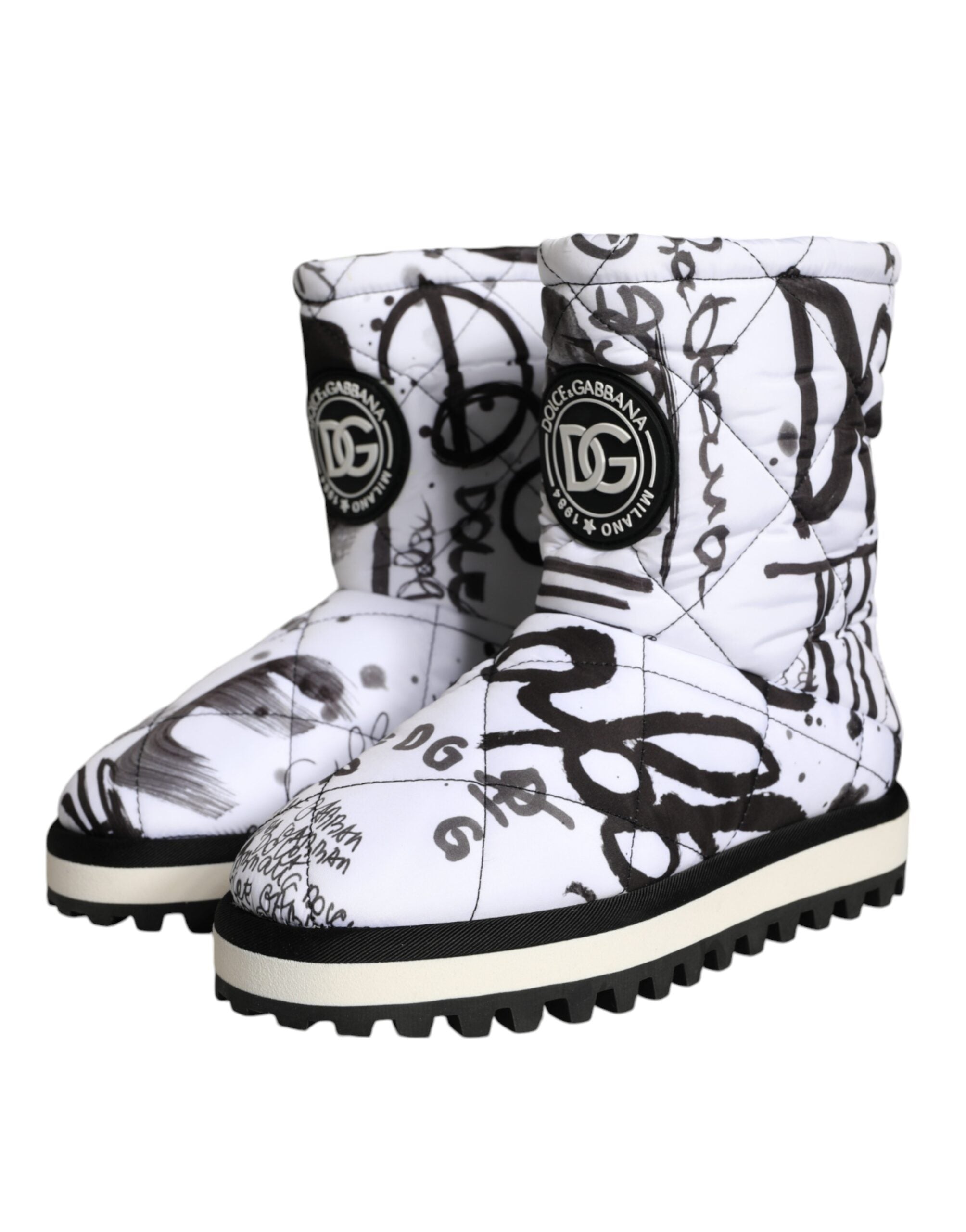 Bottes mi-mollet blanches Dolce & Gabbana avec logo imprimé, rembourrées et élégantes, chaussures de mode pour femmes.