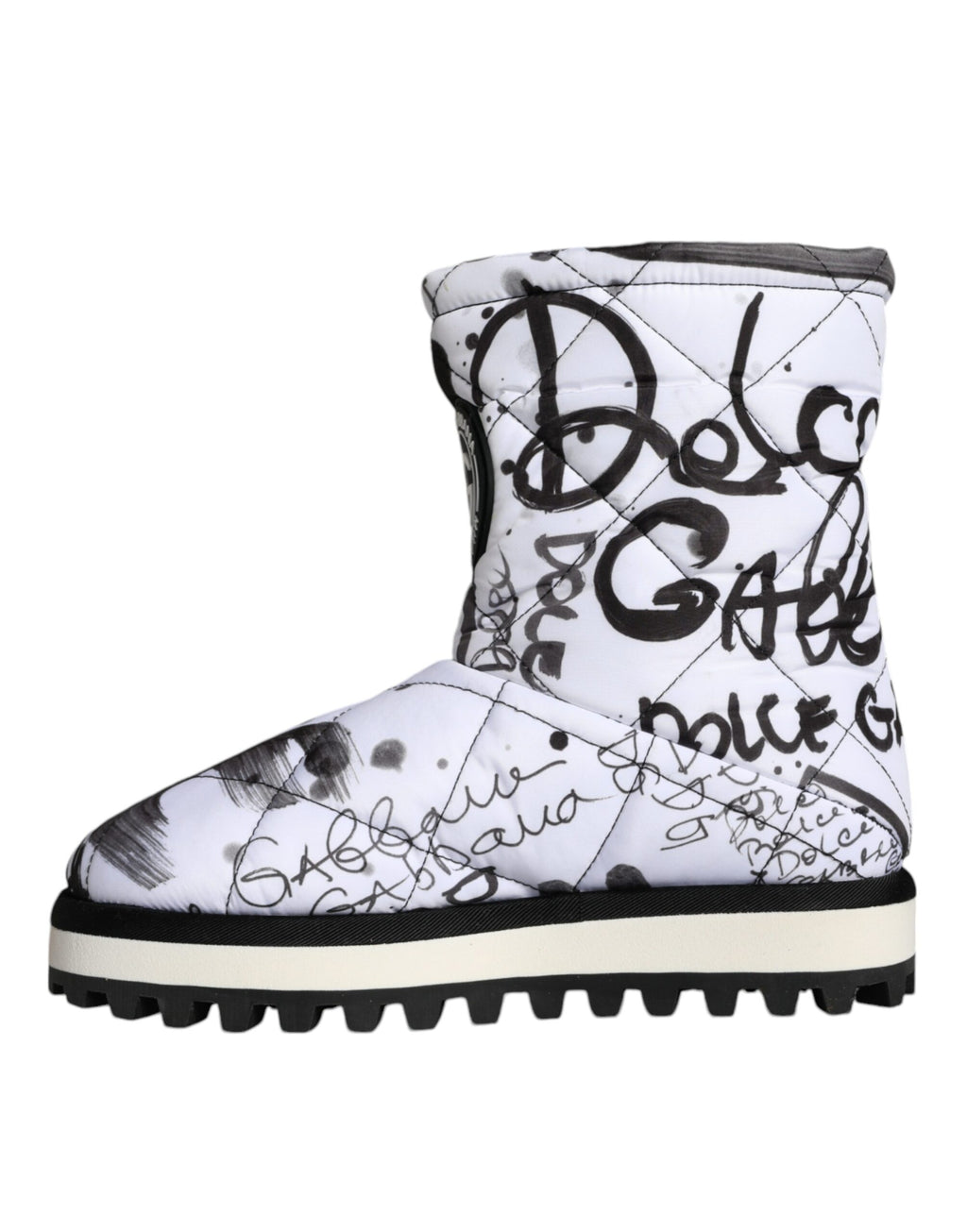 Bottes mi-mollet blanches Dolce & Gabbana avec logo imprimé, rembourrées et élégantes, visibles sur l'image.