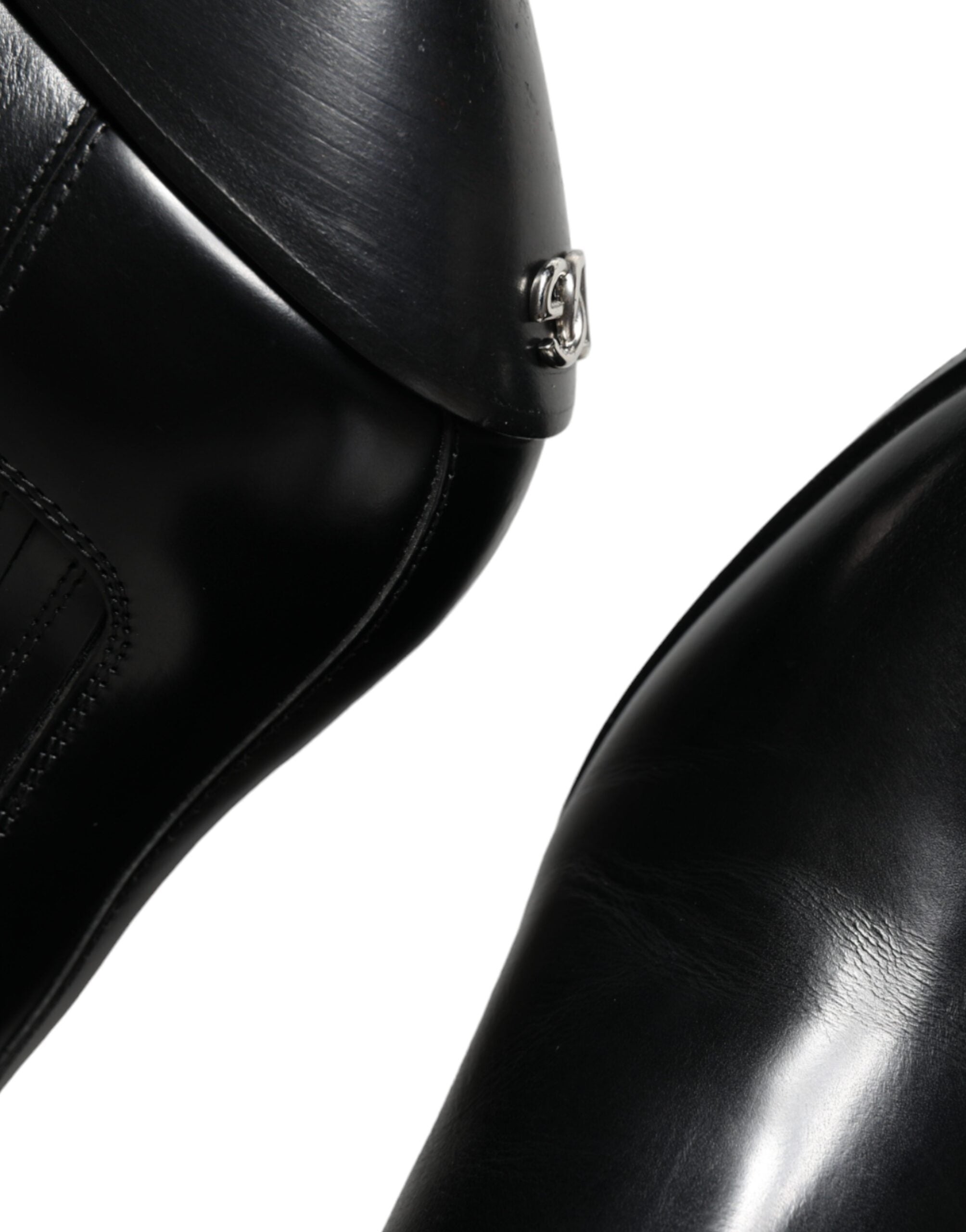 Bottines noires en cuir Dolce & Gabbana pour femme, chaussures à talons courts et style élégant.