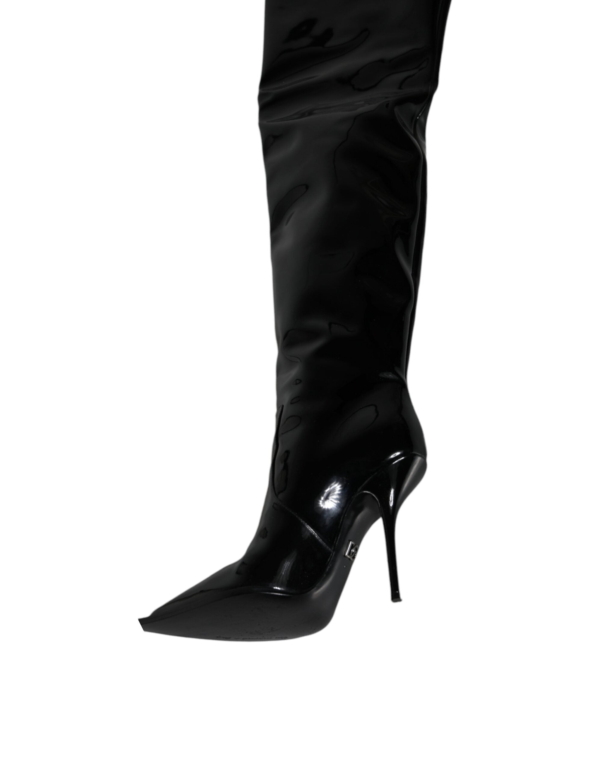 Bottes hautes en cuir verni noir de Dolce & Gabbana, chaussures élégantes pour femmes, avec finition brillante et design sophistiqué.