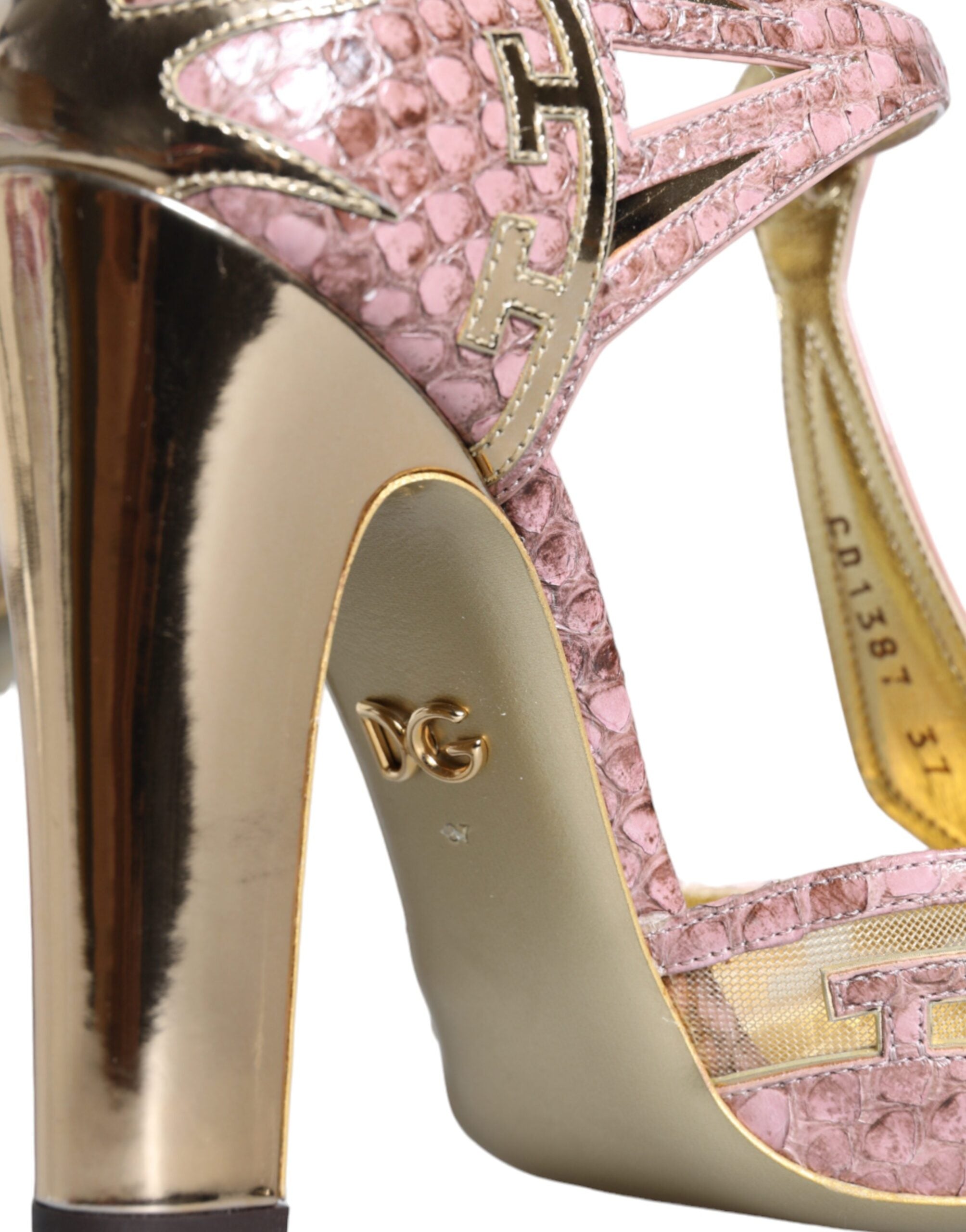 Chaussures Dolce & Gabbana en cuir rose et or, sandales à tige et boucle, vues de côté sur fond blanc.
