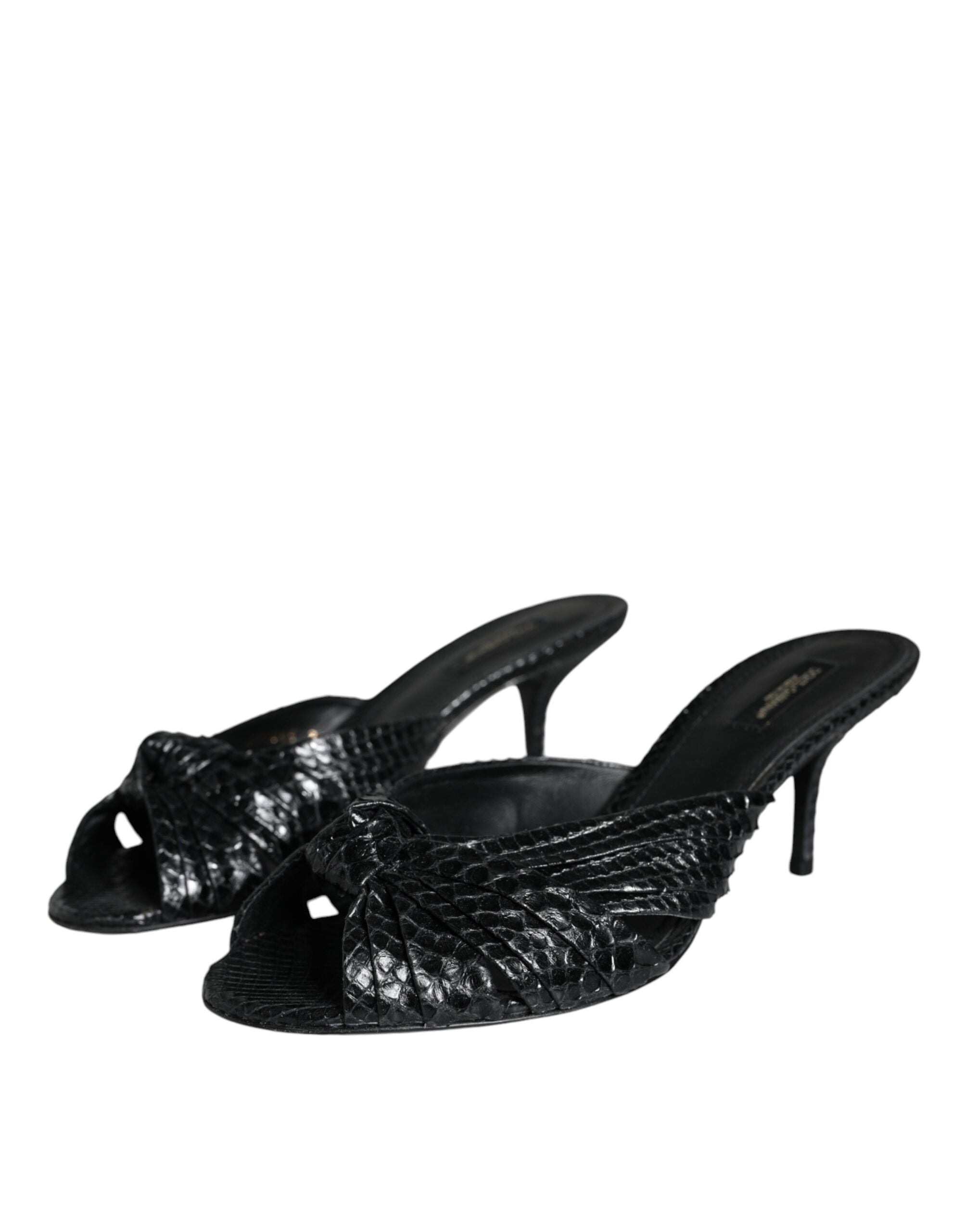 Sandales à talons en cuir noir Dolce & Gabbana, chaussures élégantes avec bride large et design sophistiqué.