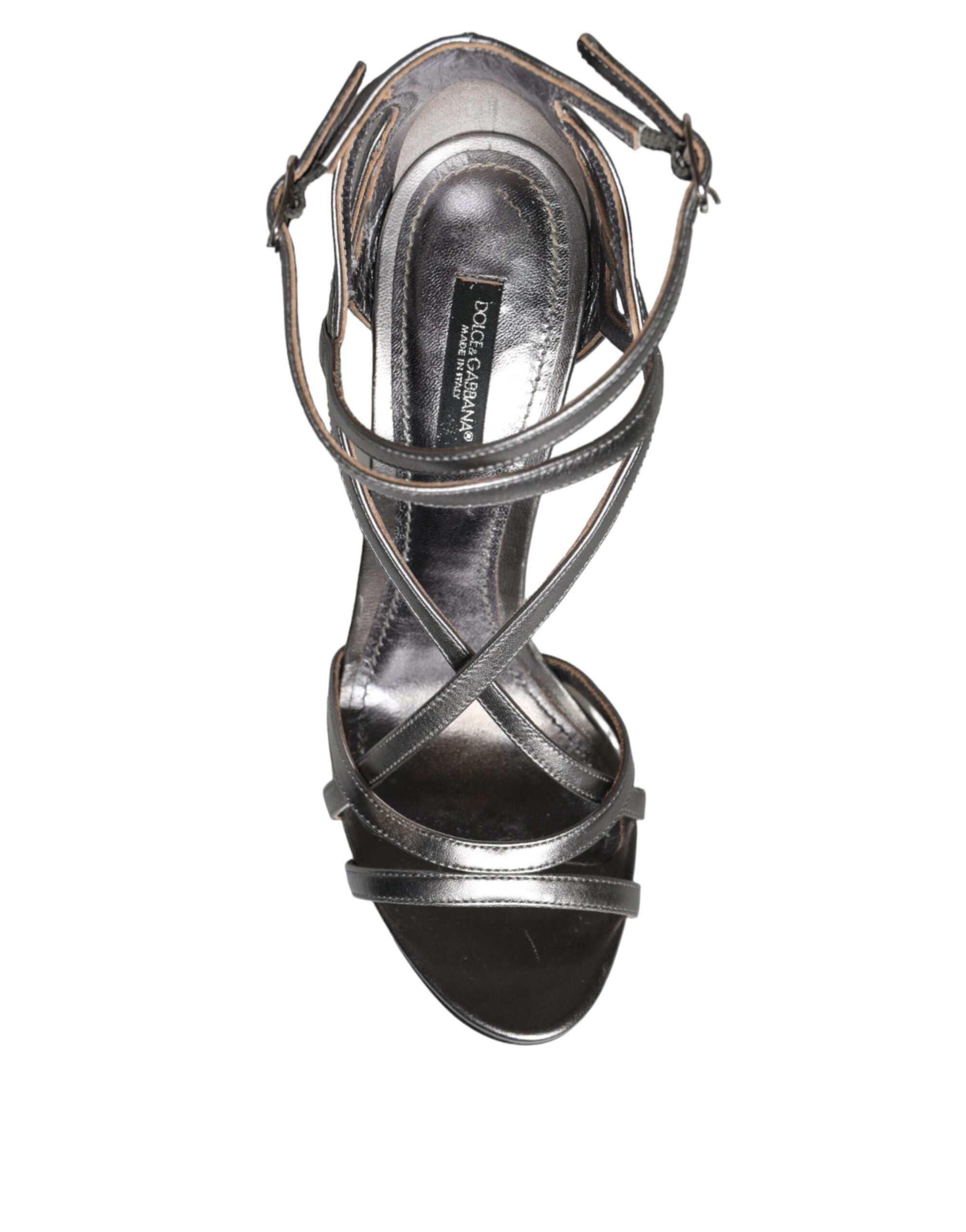 Sandales à talons en cuir argenté Dolce & Gabbana Keira, chaussures élégantes pour femmes, visibles en gros plan.
