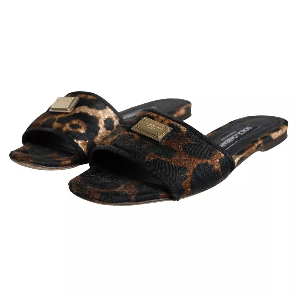 Sandales plates Dolce & Gabbana leopard logo marron, sandales élégantes en cuir avec motif animalier.