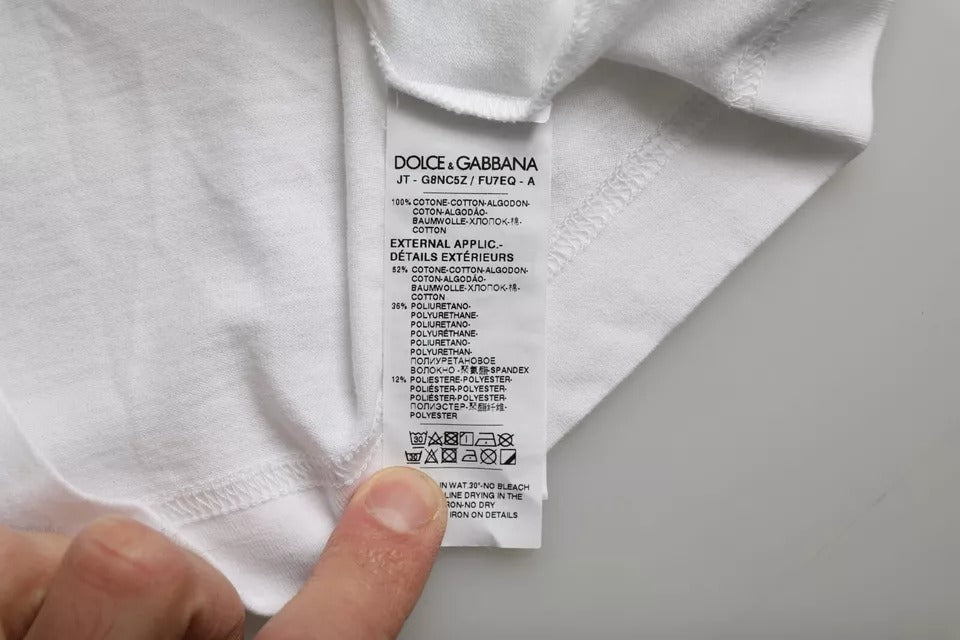 T-shirt homme blanc en coton Dolce & Gabbana avec appliqué DG, style décontracté, visible en gros plan.