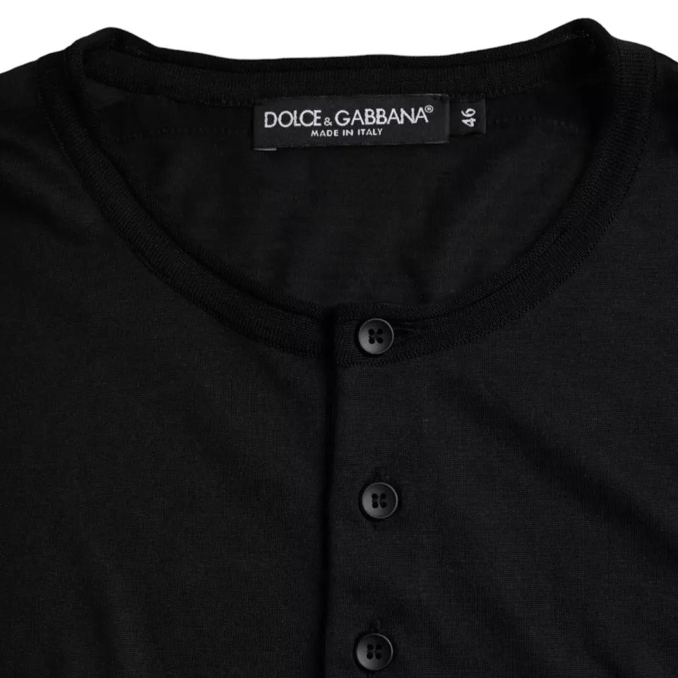 T-shirt à manches courtes en soie noire Dolce & Gabbana avec col rond, vue de face.