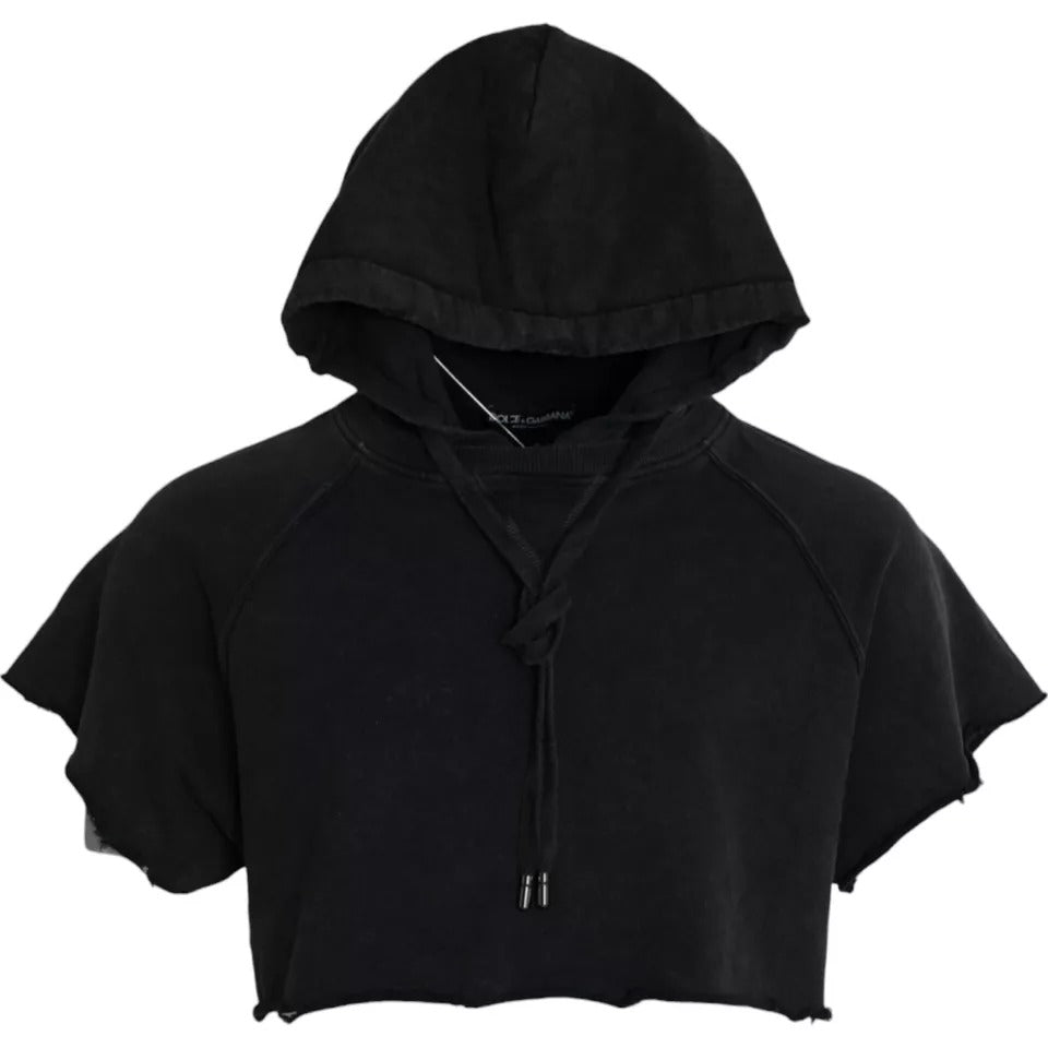 T-shirt court noir en coton à manches courtes avec capuche, par Dolce & Gabbana, porté en extérieur.