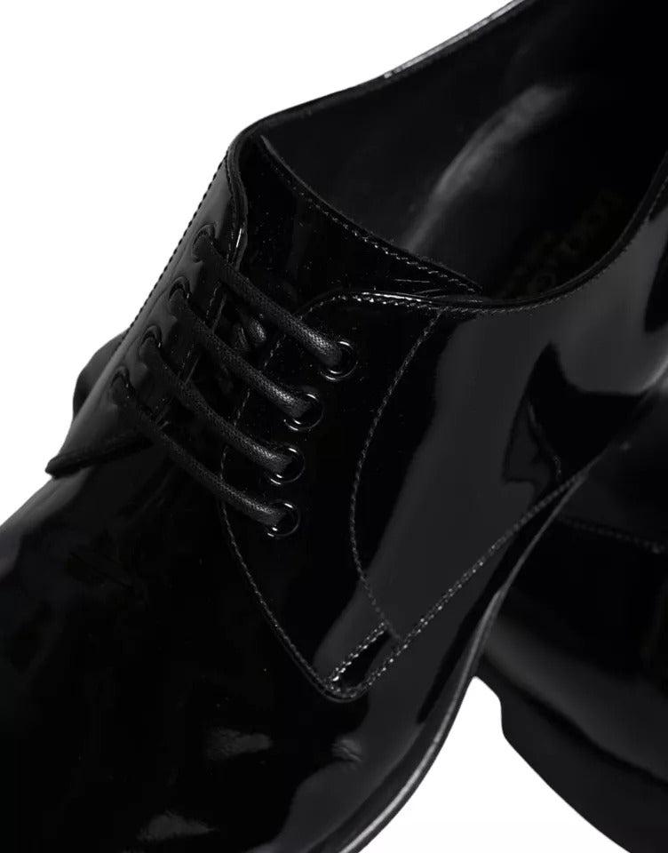 Chaussures Derby pour homme en cuir de veau noir de Dolce & Gabbana, élégantes et sophistiquées.
