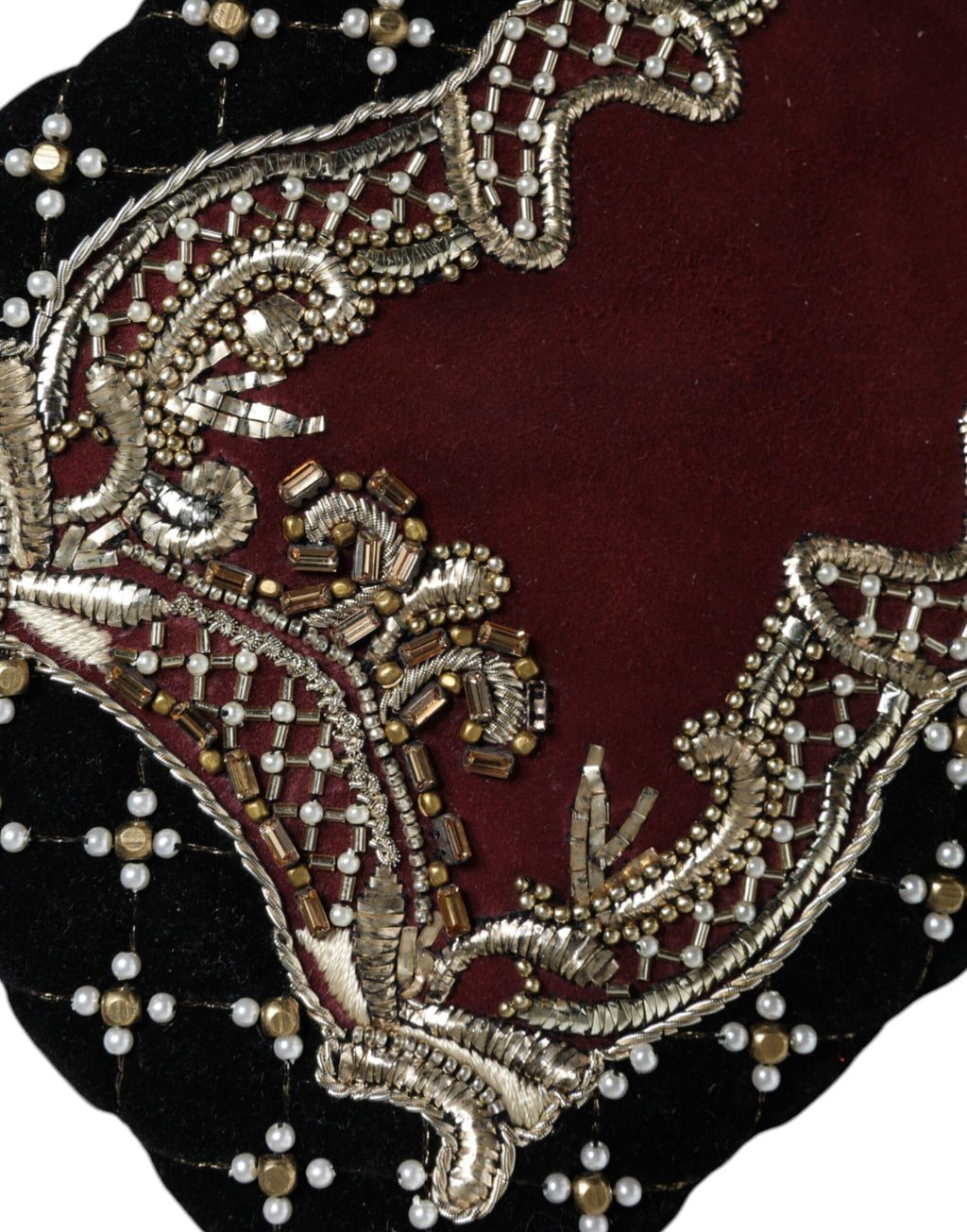 Sac pochette Dolce & Gabbana en velours bordeaux noir avec cadre en or pour soirée, élégant et sophistiqué.
