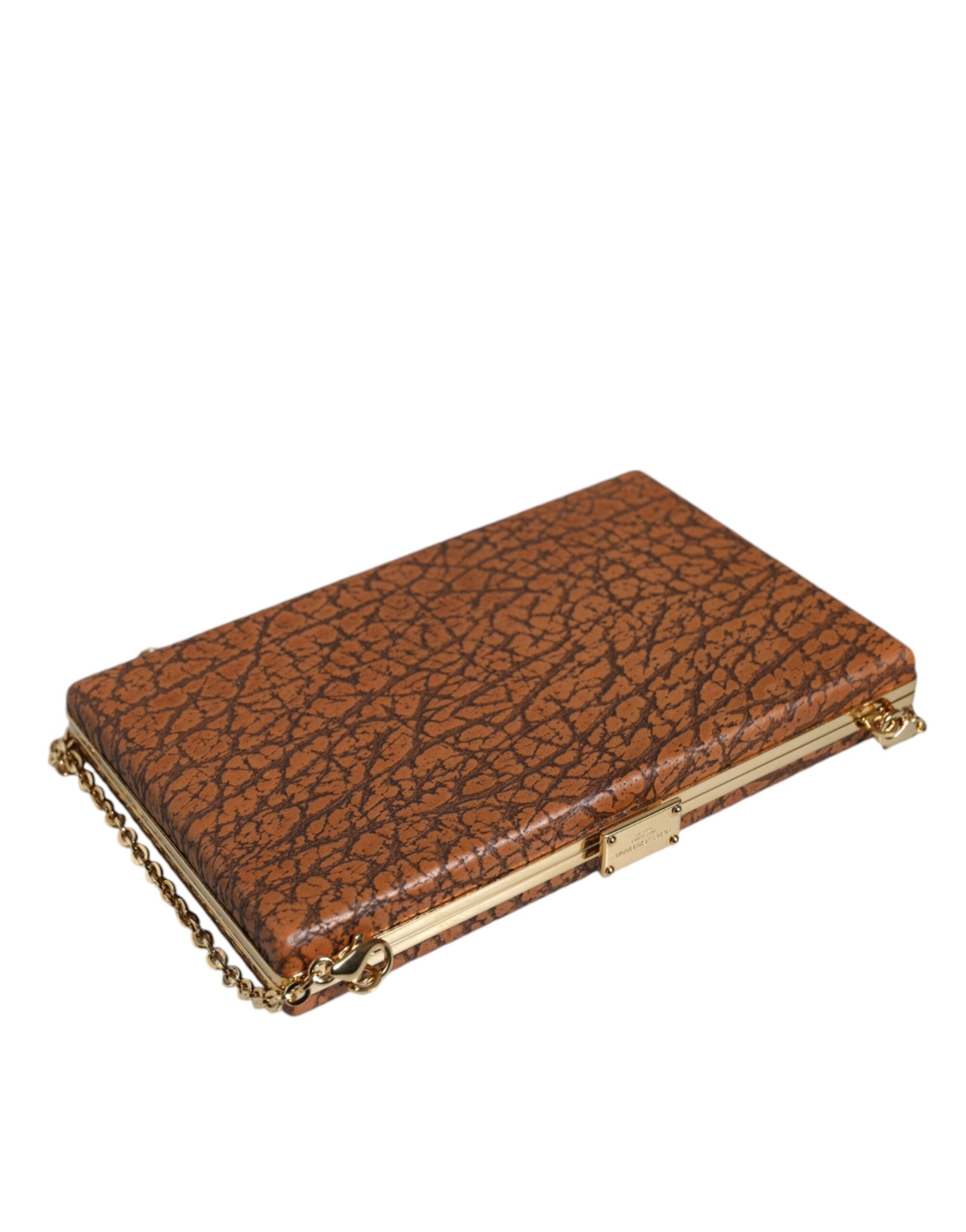 Mini sac clutch en cuir marron Dolce & Gabbana avec cadre doré, parfait pour un style élégant et sophistiqué.