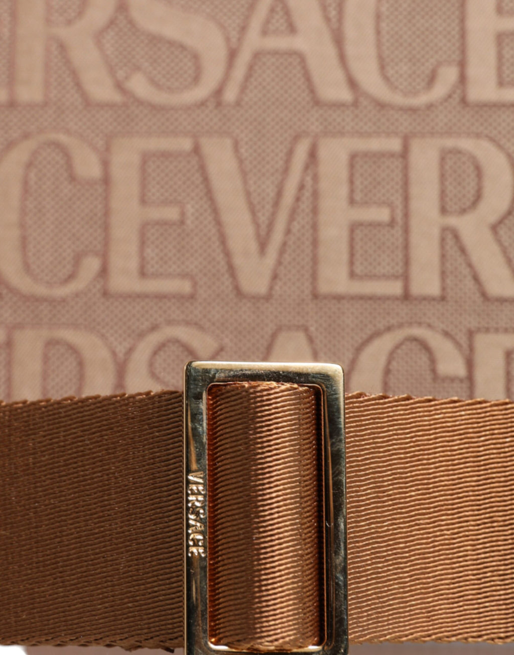 Sac cabas en jacquard marron Versace avec poignée en cuir et logo, sac à main croisé élégant et tendance.