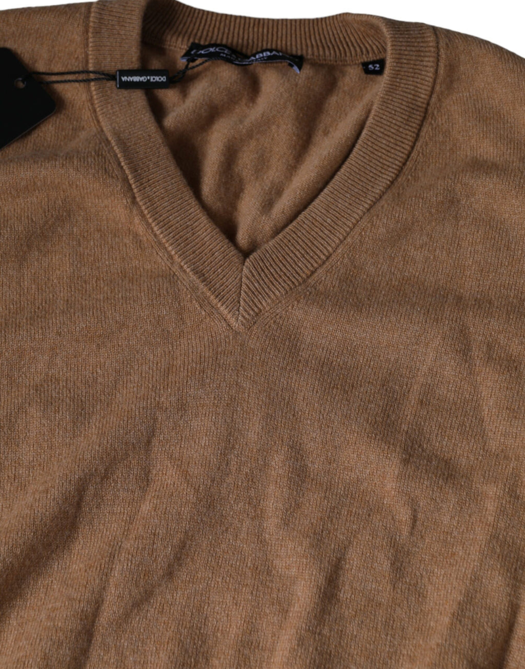 Pull à col en V en cachemire marron Dolce & Gabbana, pull-over élégant en maille douce et chaude.