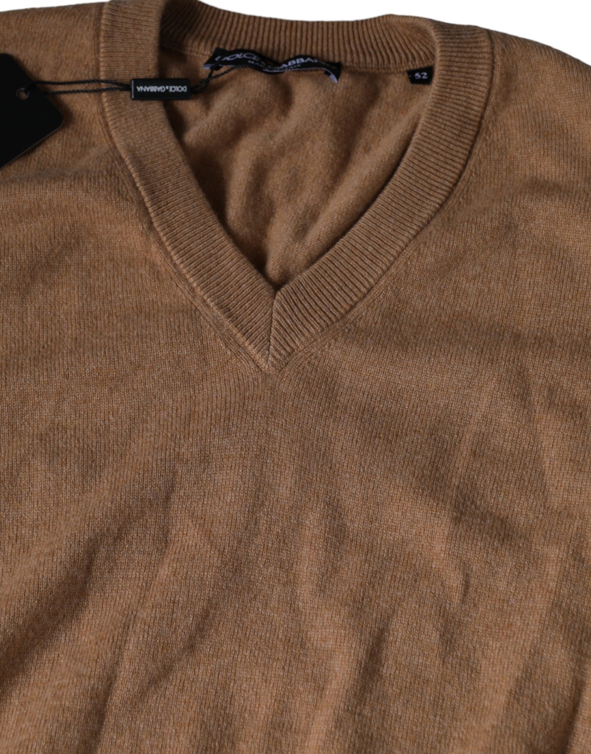 Pull à col en V en cachemire marron Dolce & Gabbana, pull-over élégant en maille douce et chaude.