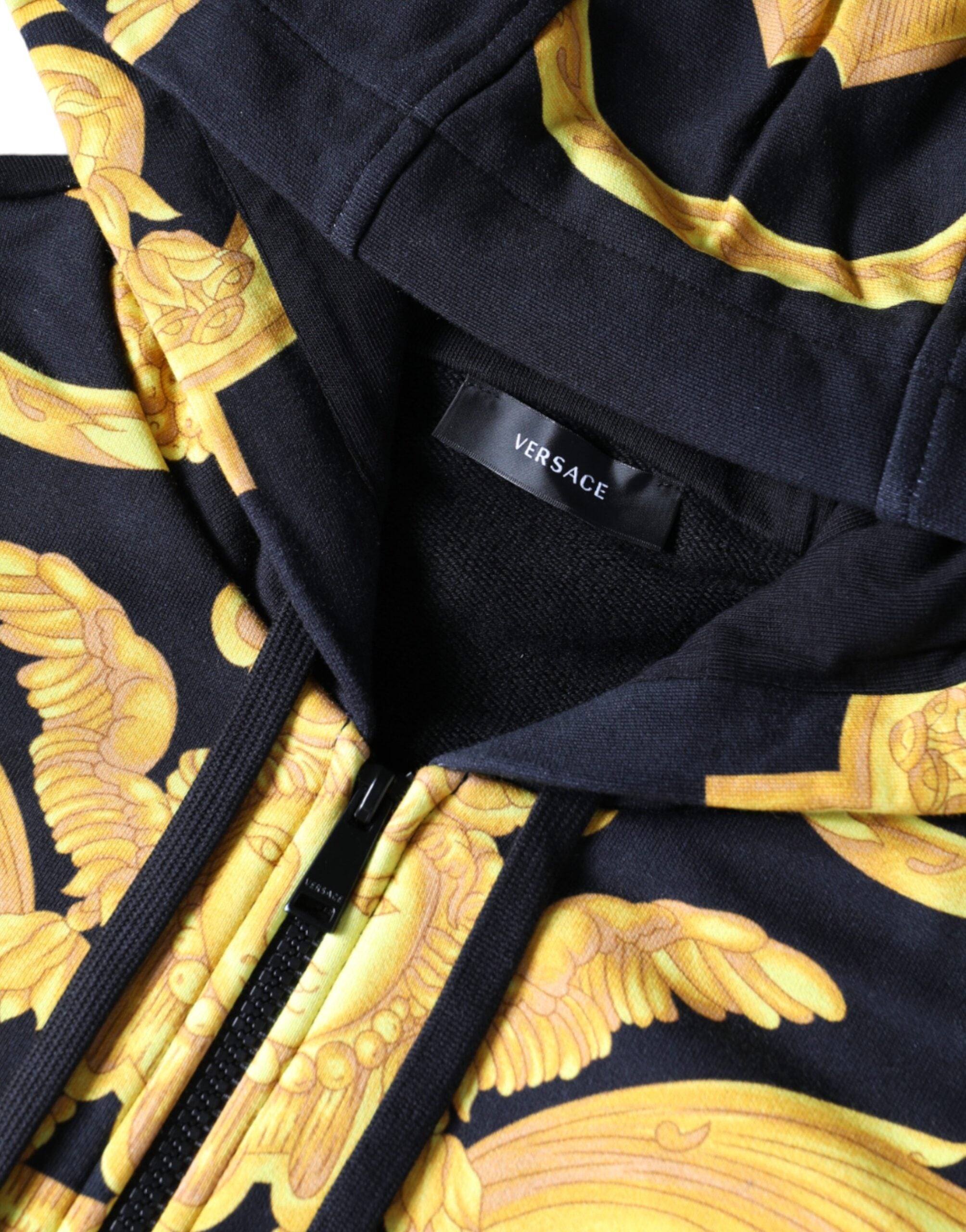 Sweat à capuche en coton noir Versace avec motif Méduse imprimé, fermeture éclair complète et design élégant.