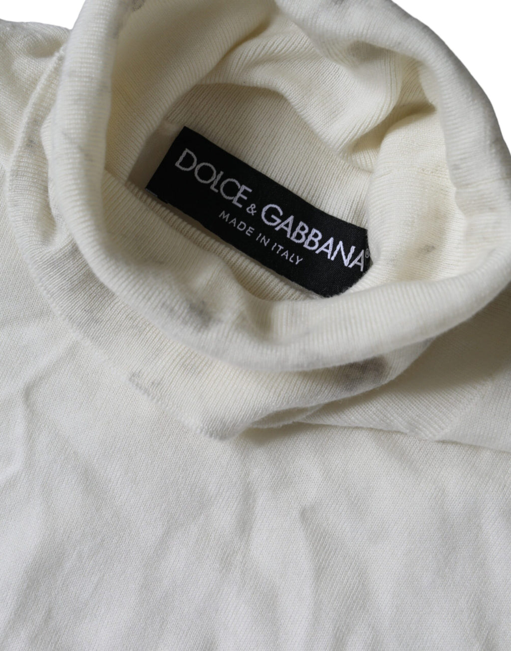 Pull en laine blanc cassé Dolce & Gabbana à col roulé, doux et chaud, adapté pour un look élégant et confortable.