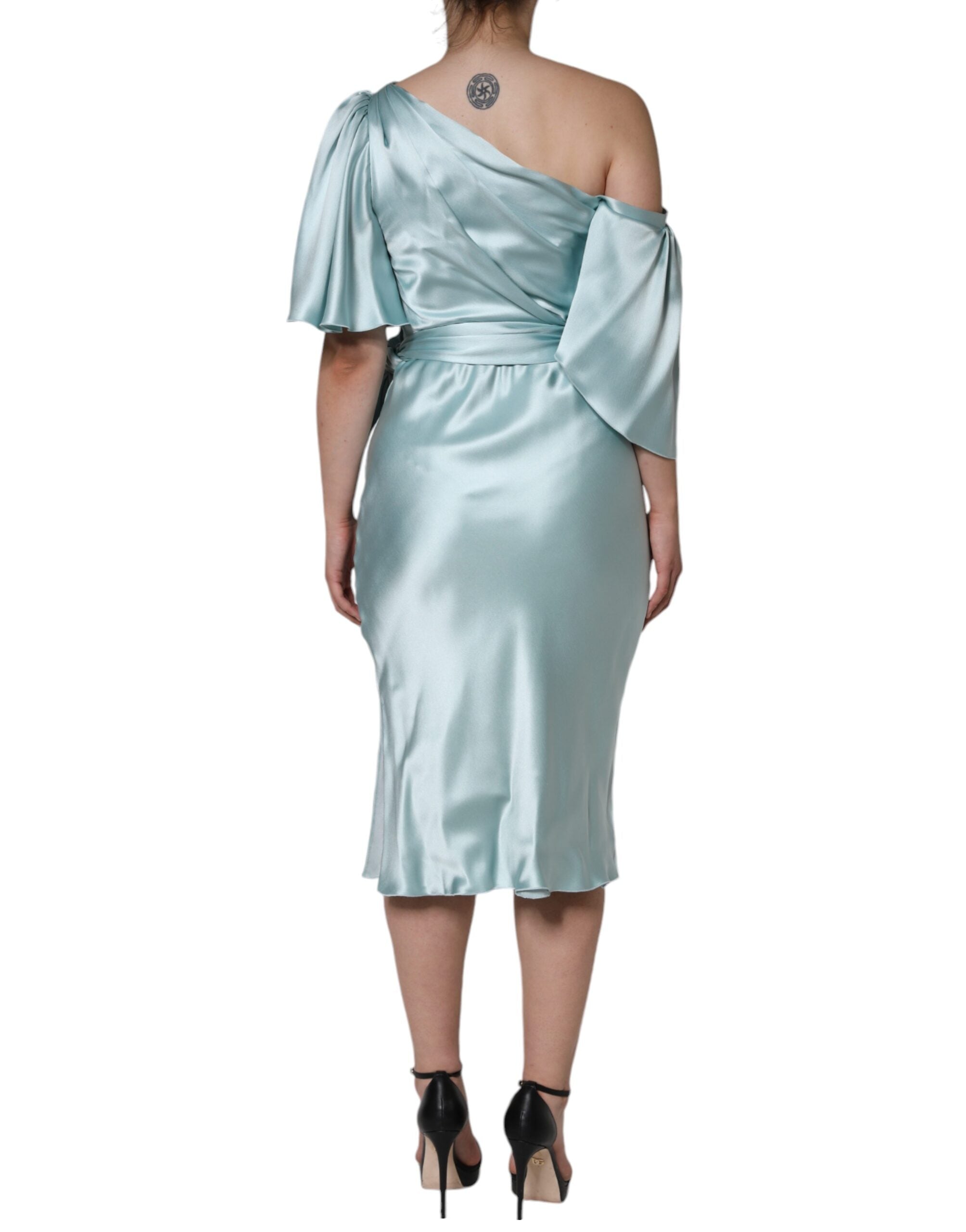 Robe en soie vert menthe Dolce & Gabbana, coupe ajustée et asymétrique, épaule unique élégante, parfaite pour une tenue sophistiquée