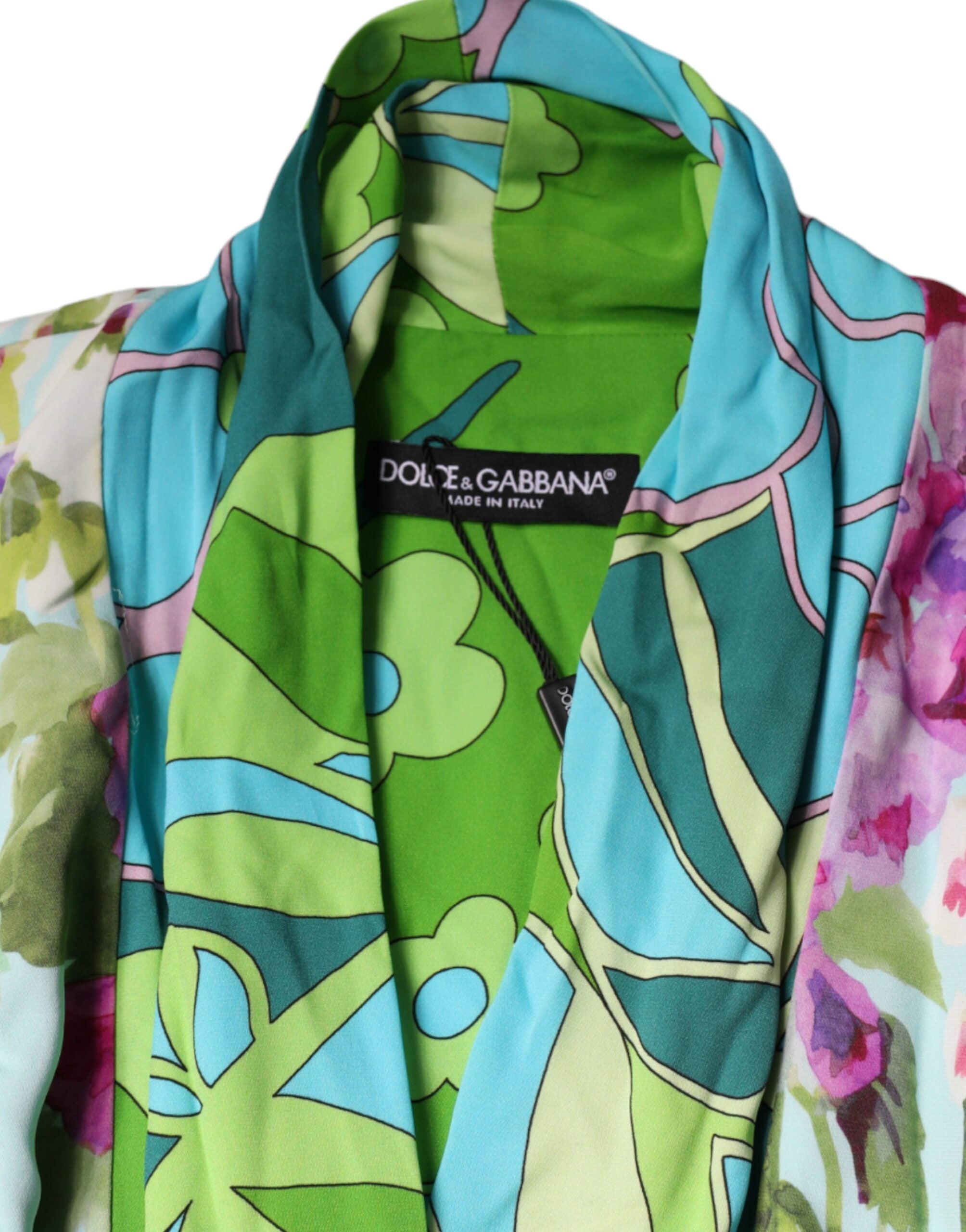 Robe portefeuille en soie multicolore à fleurs de Dolce & Gabbana, élégant vêtement de luxe pour femmes.