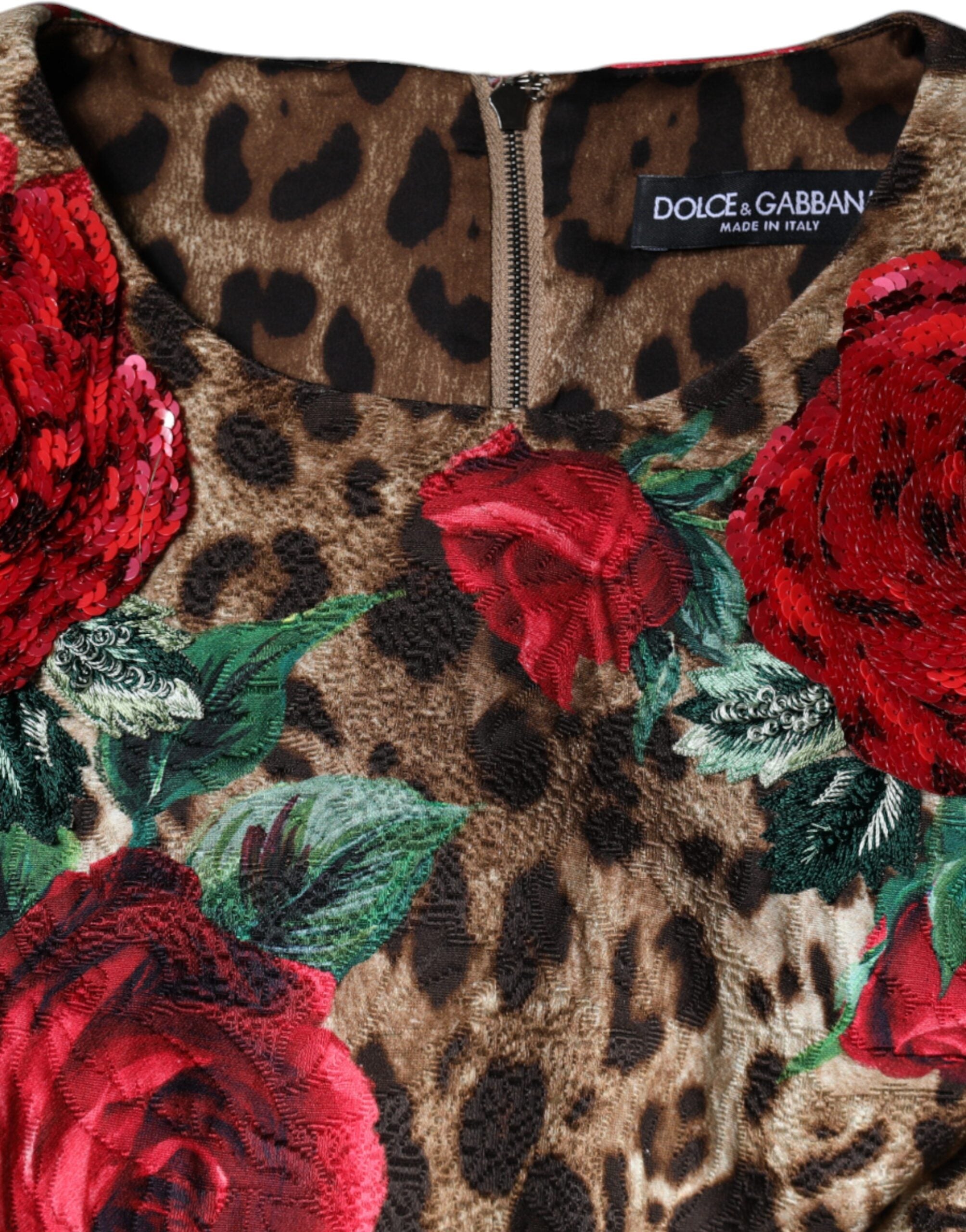 Robe en coton Dolce & Gabbana à imprimé léopard marron, roses rouges, coupe en A pour femme.
