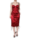 Robe midi rouge Dolce & Gabbana, bustier corset en dentelle, ajustée et élégante, sur mannequin.