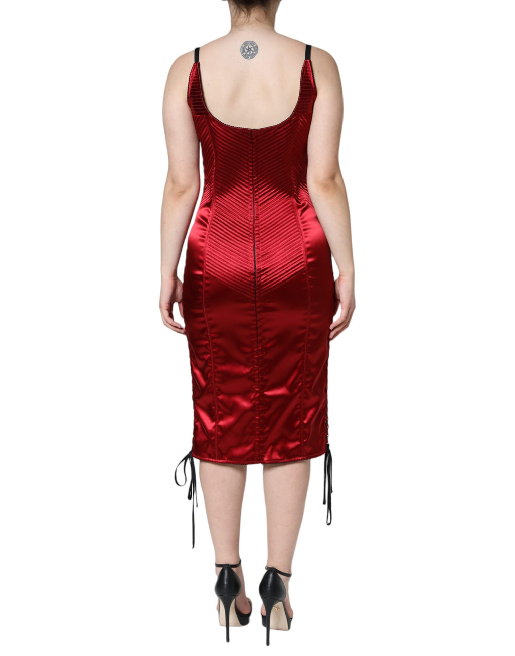 Robe midi moulante Dolce & Gabbana avec corset en dentelle rouge et bustier, ajustée et élégante, vue de face.