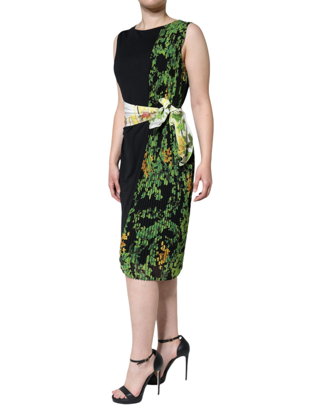 Robe moulante Roberto Cavalli à fleurs multicolores, longueur au genou, style élégant et sophistiqué.
