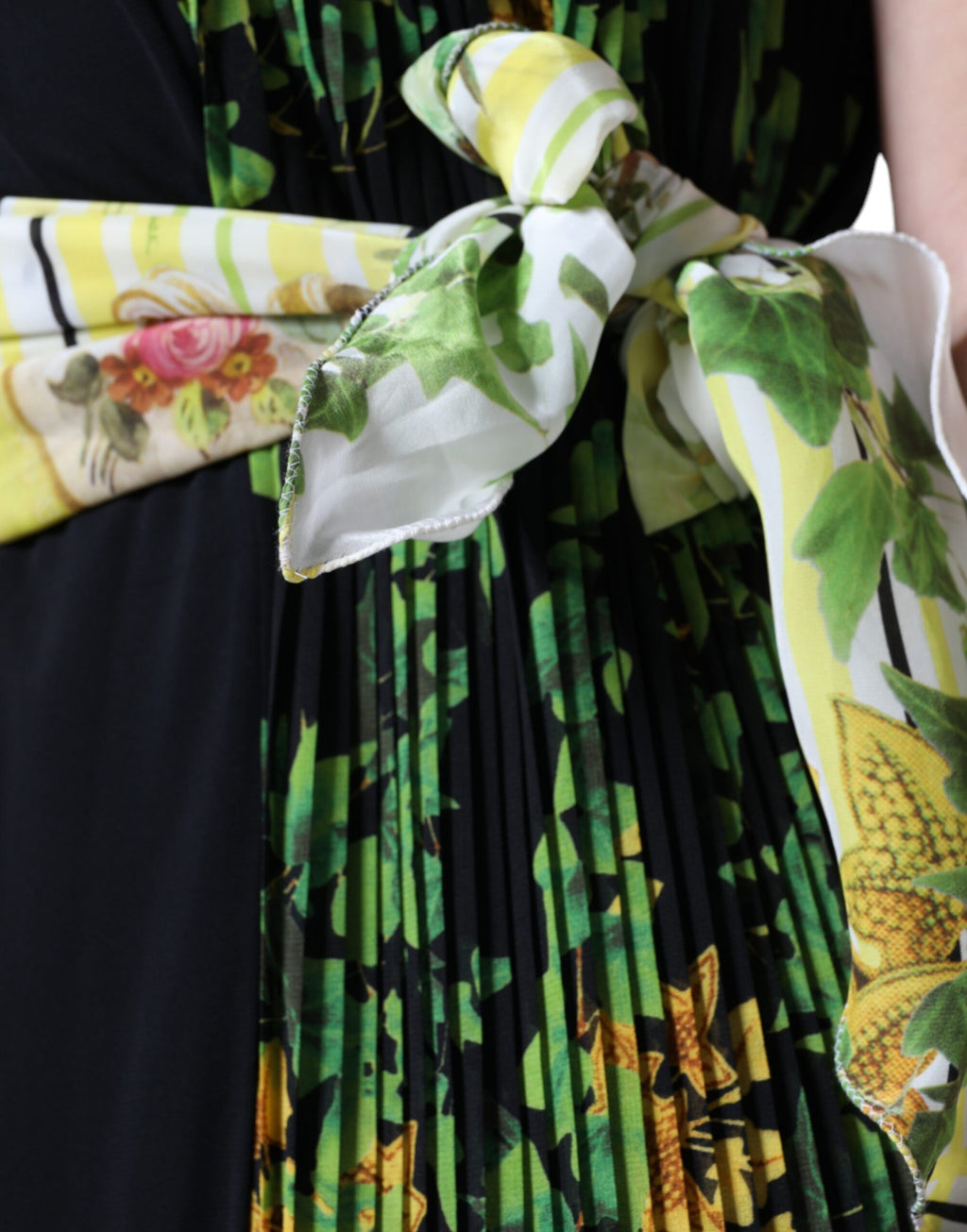 Robe droite Roberto Cavalli multicolore à motifs floraux, longueur genou, style élégant et féminin, en tissu léger.