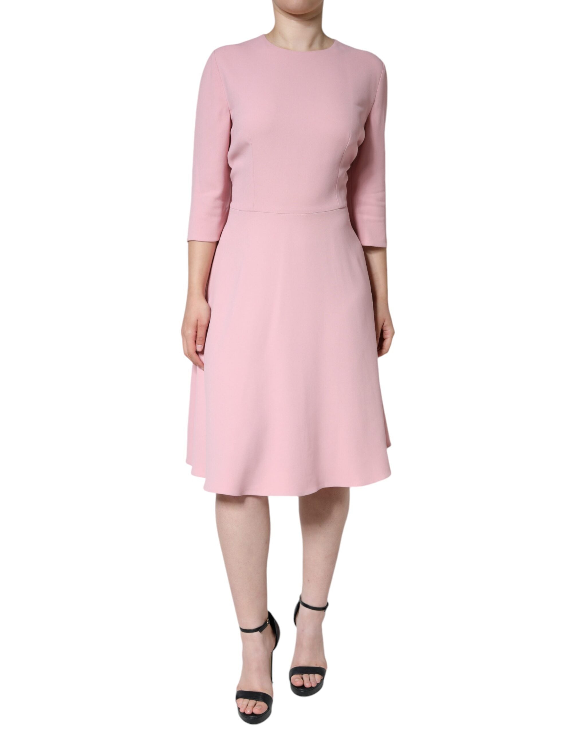 Robe rose en viscose à coupe évasée et manches 3/4 de Dolce & Gabbana, élégante et fluide, vue de face.