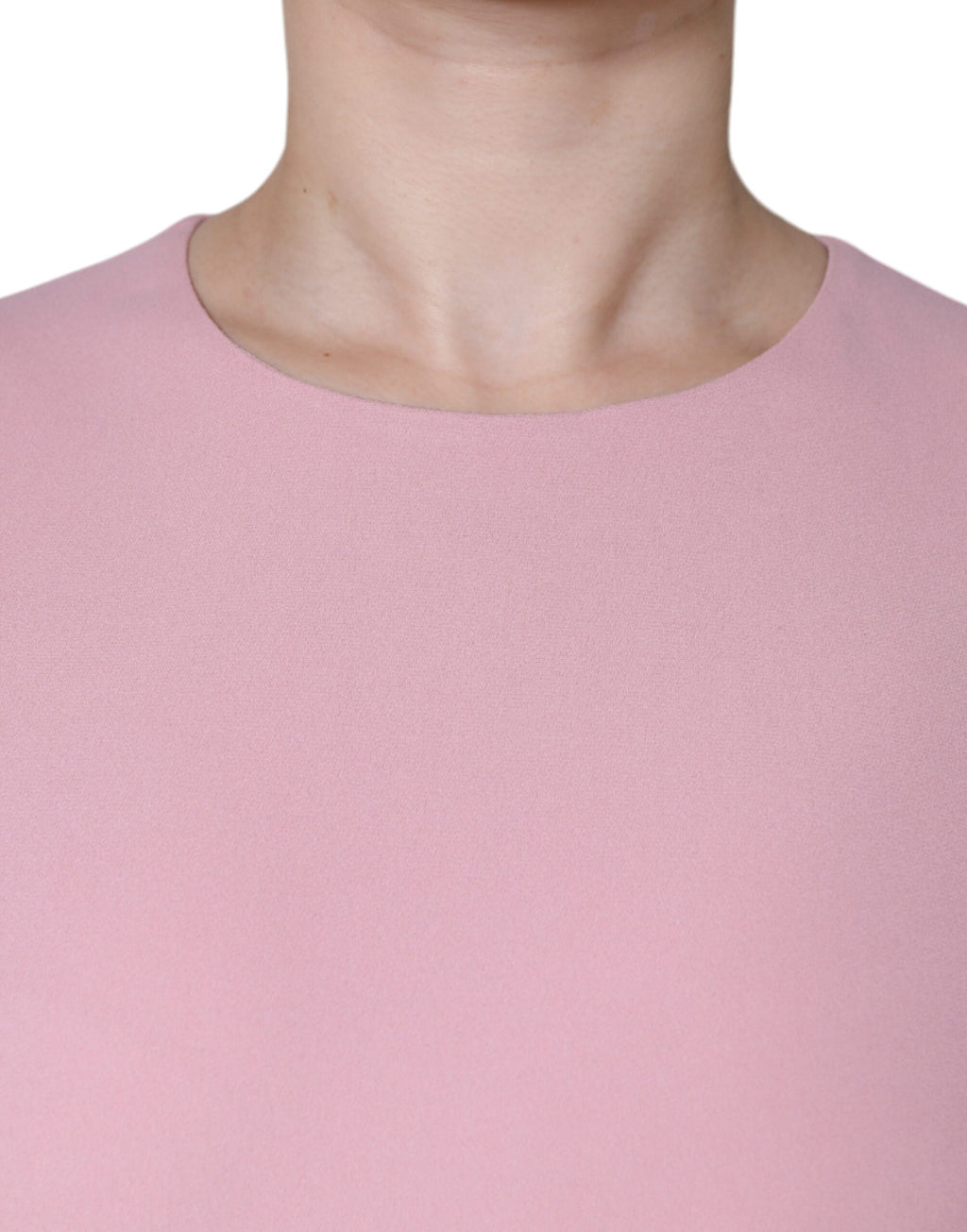 Robe rose Dolce & Gabbana en viscose à coupe évasée avec manches 3/4, élégante et fluide, vue de face.