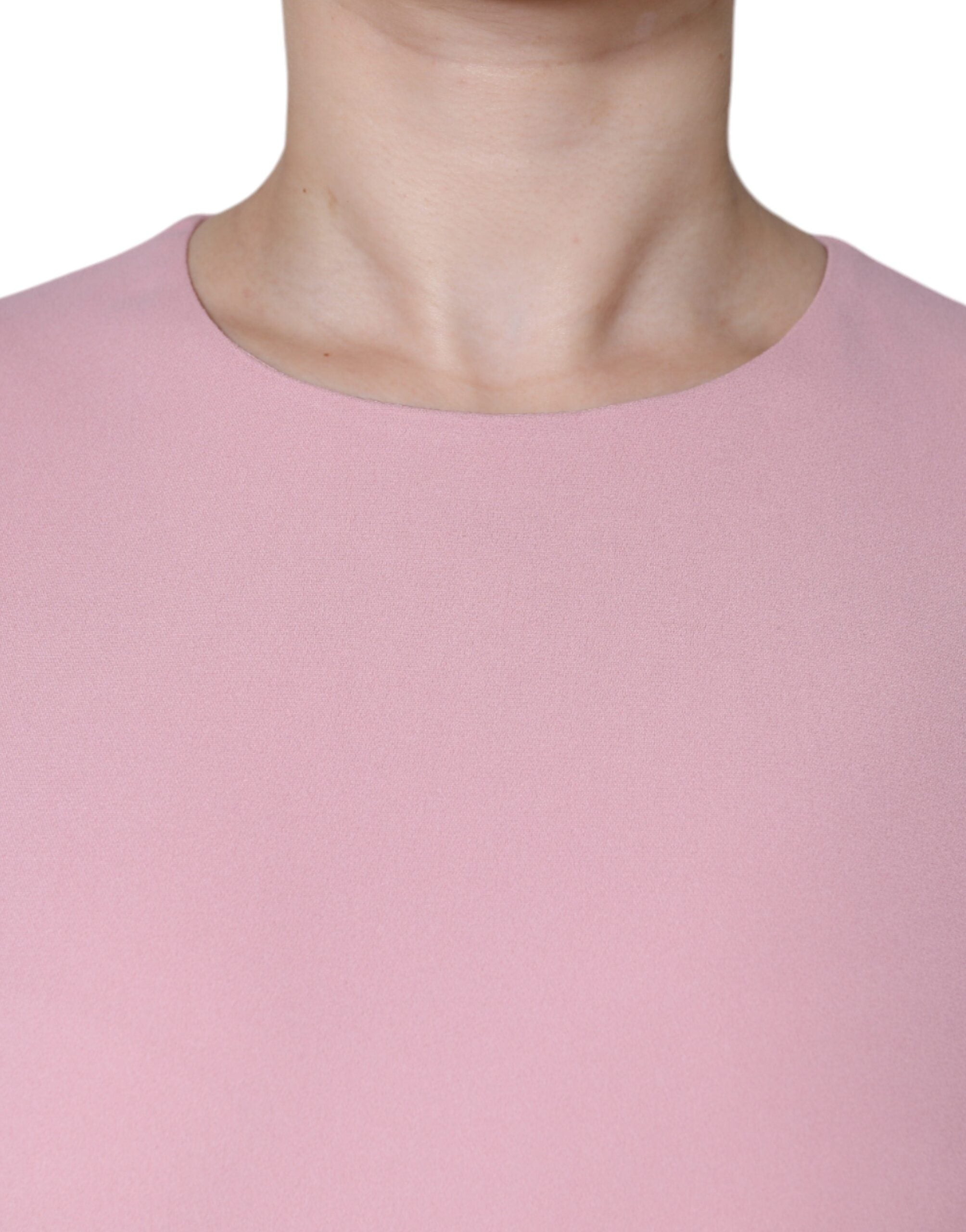 Robe rose Dolce & Gabbana en viscose à coupe évasée avec manches 3/4, élégante et fluide, vue de face.