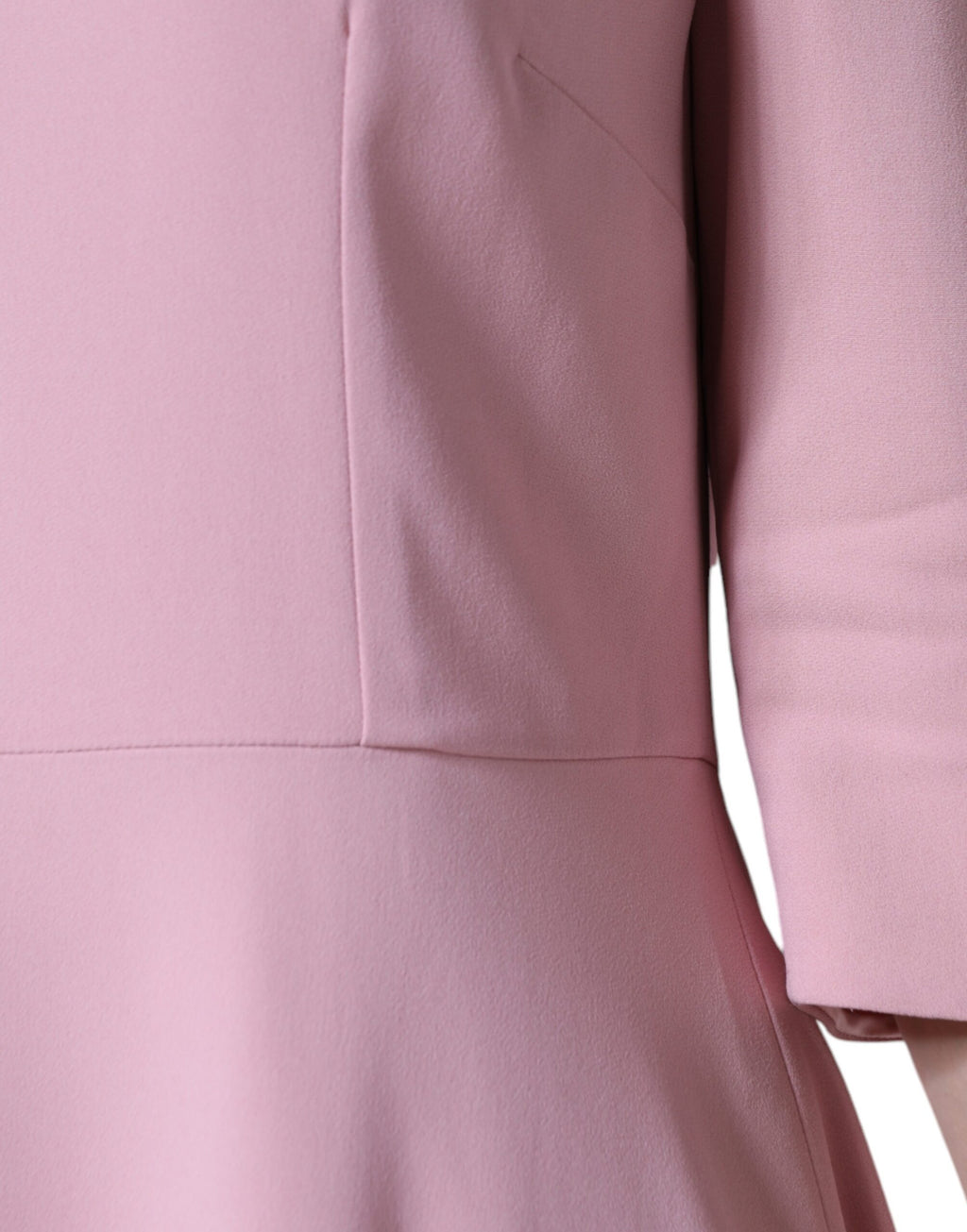 Robe Dolce & Gabbana rose en viscose à coupe trapèze et manches 3/4, élégante et fluide.