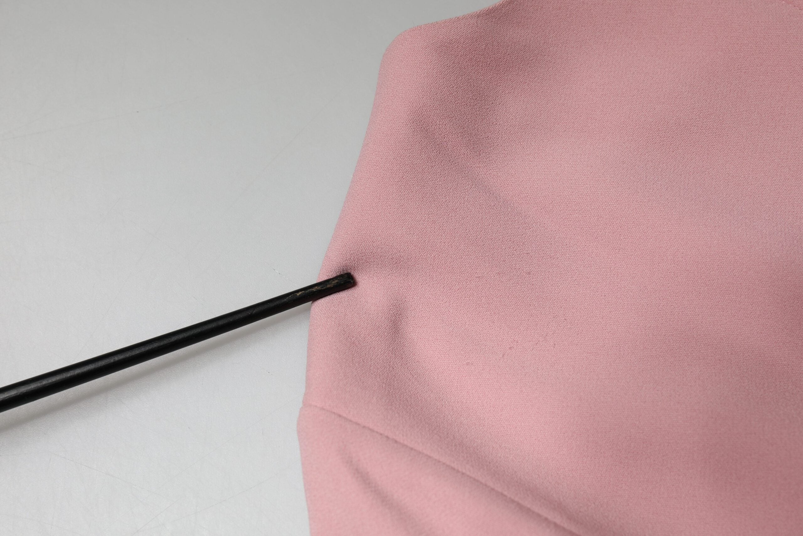 Robe Dolce & Gabbana rose en viscose à coupe A, manches 3/4, style élégant et féminin.