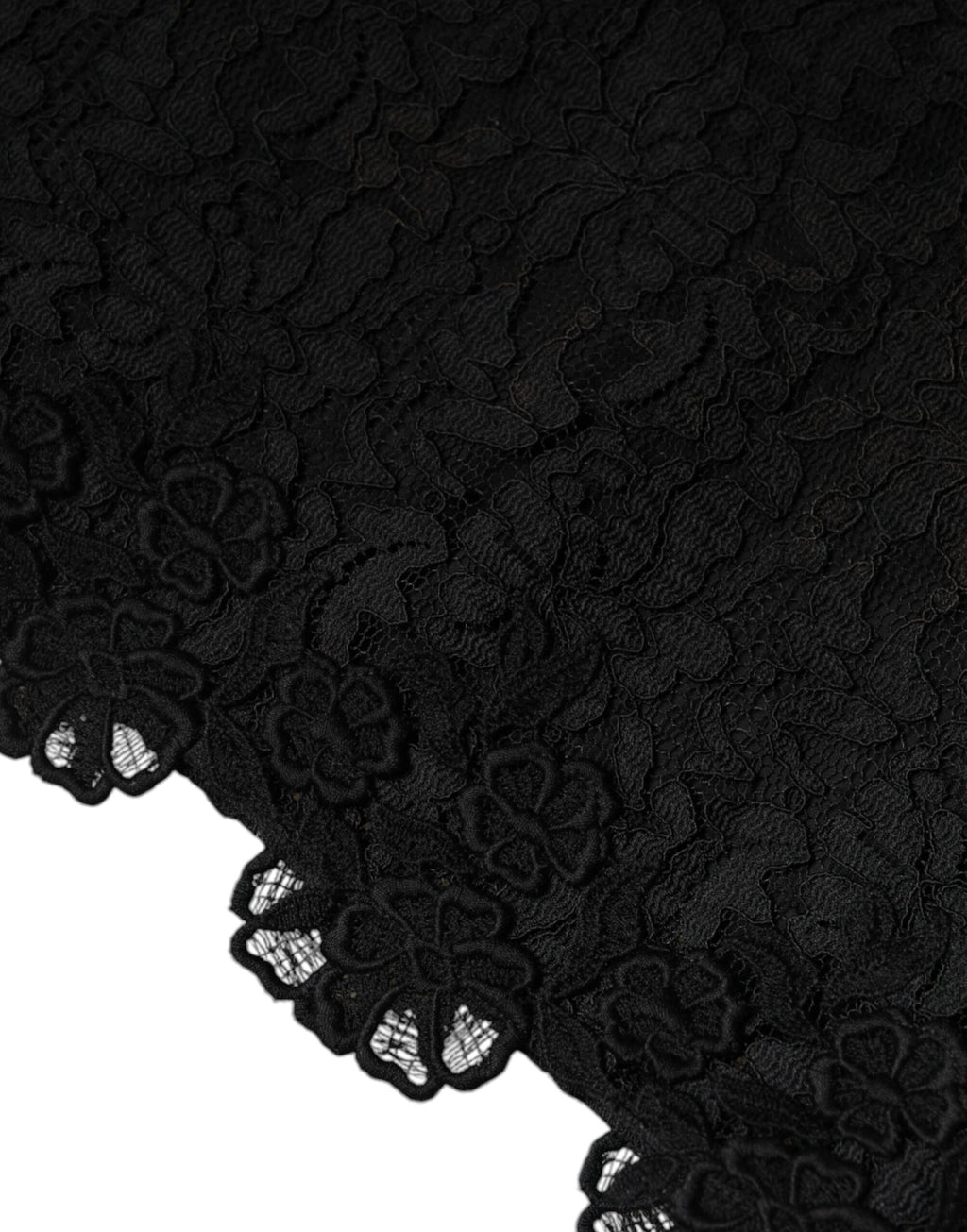 Robe courte sans manches Dolce & Gabbana en dentelle florale noire, style cache-cœur élégante et sophistiquée.