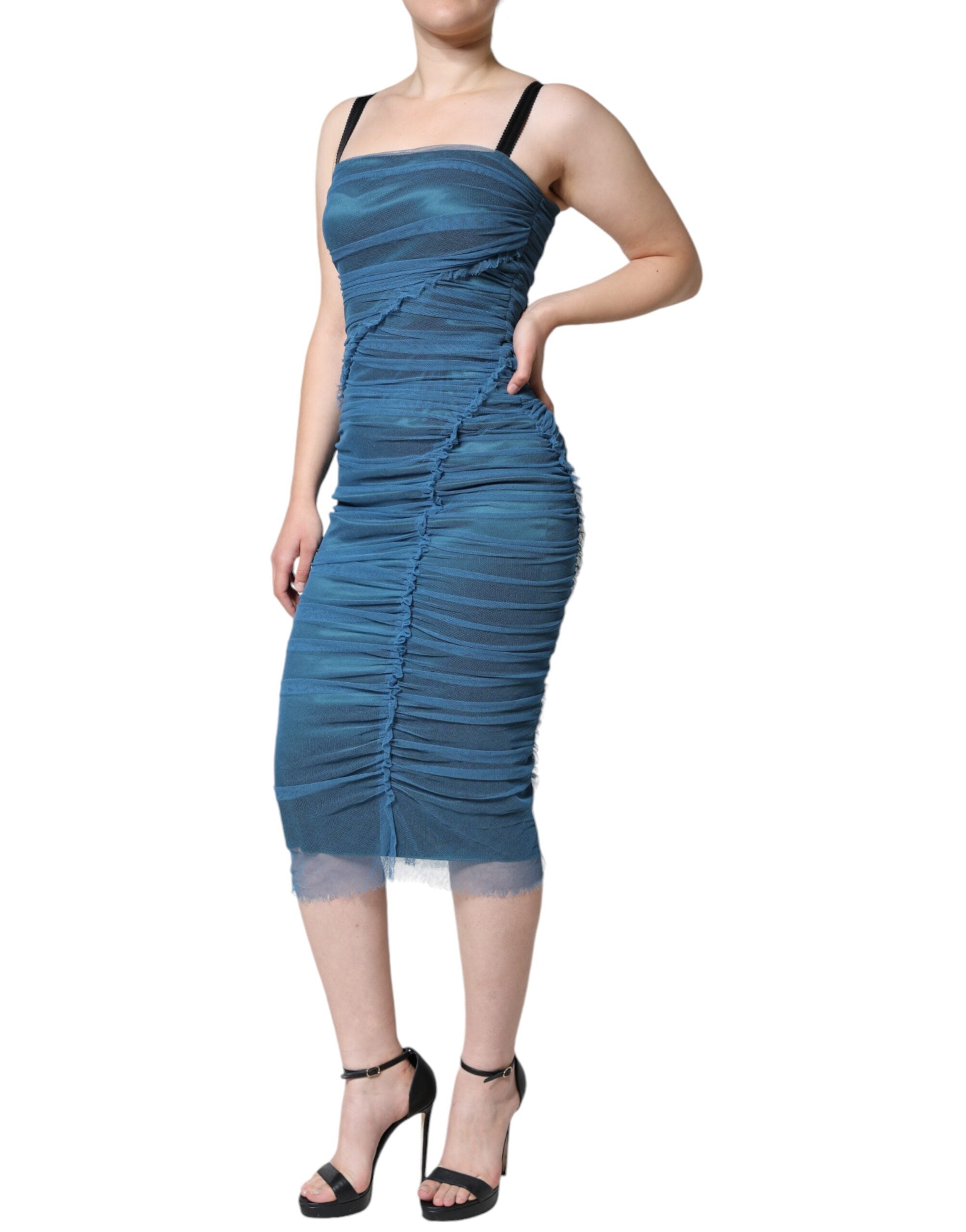 Robe sirène en tulle bleu avec bordure en mesh et drapé, conçue par Dolce & Gabbana, élégante et sophistiquée.
