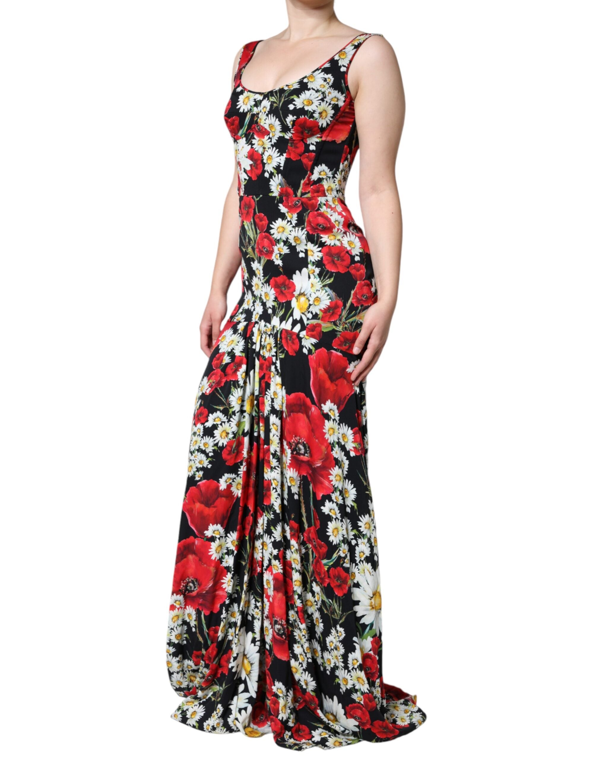 Robe longue noire en soie à fleurs sans manches de Dolce & Gabbana, élégante et fluide, pour une occasion spéciale.